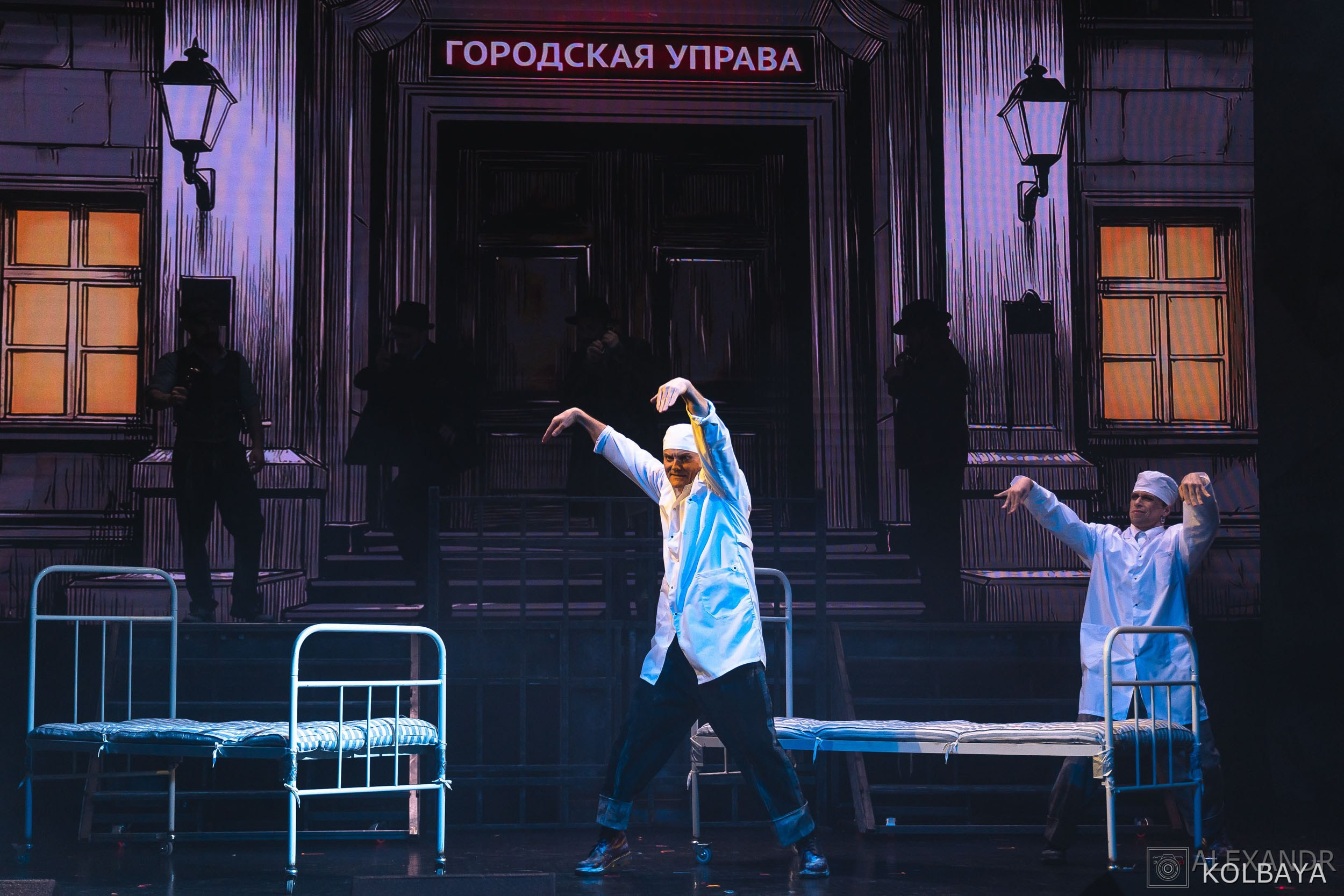Фотографии со спектакля «Однажды в городе N». Концертный и театральный репортажный фотограф в Москве Александр Колбая