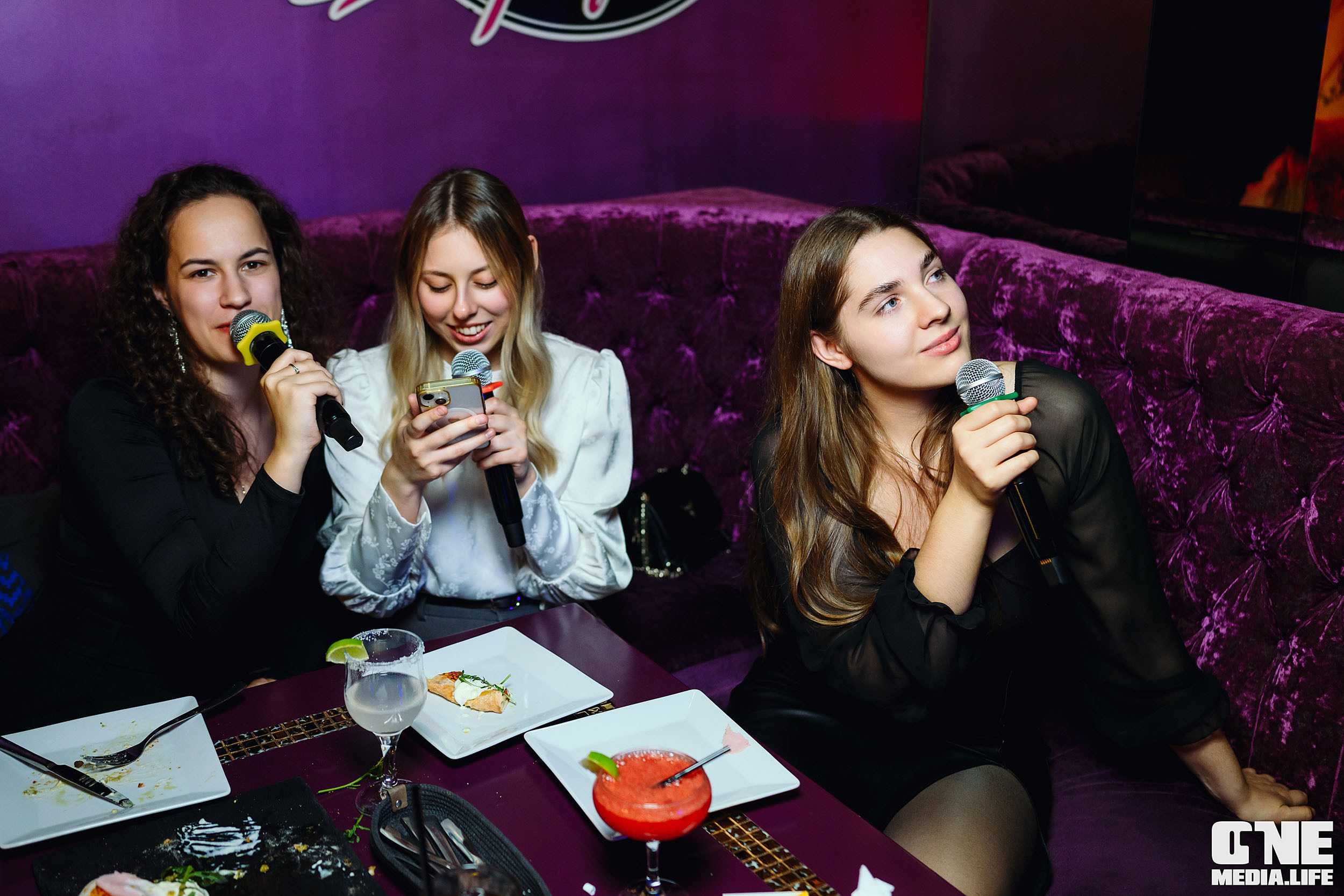 Фоторепортаж из караоке-клуба Эйфория. One Media Life: фоторепортажи, фотоотчеты с мероприятий и заведений