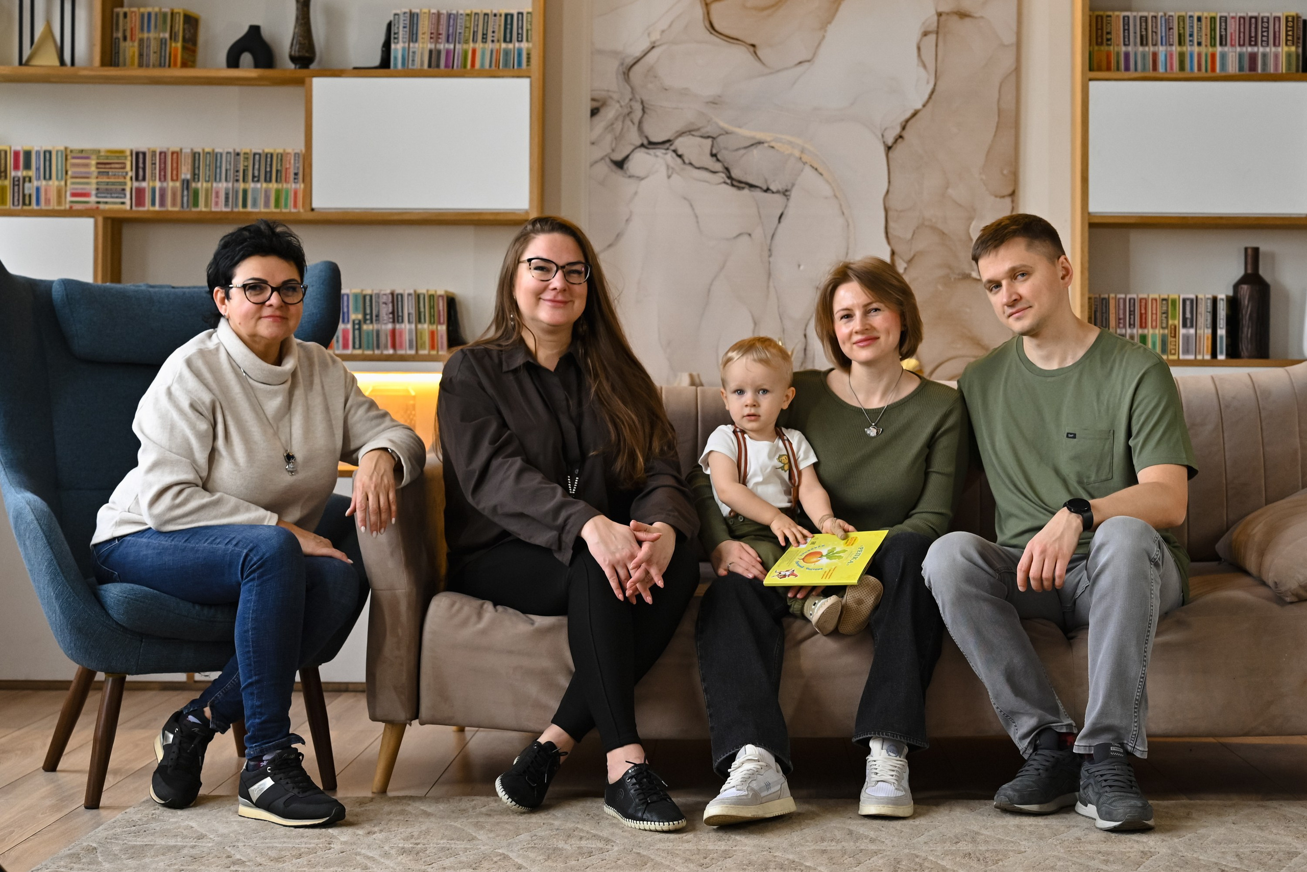 Ангелина и её большая семья. Компания и фотошкола по созданию контента в Москве