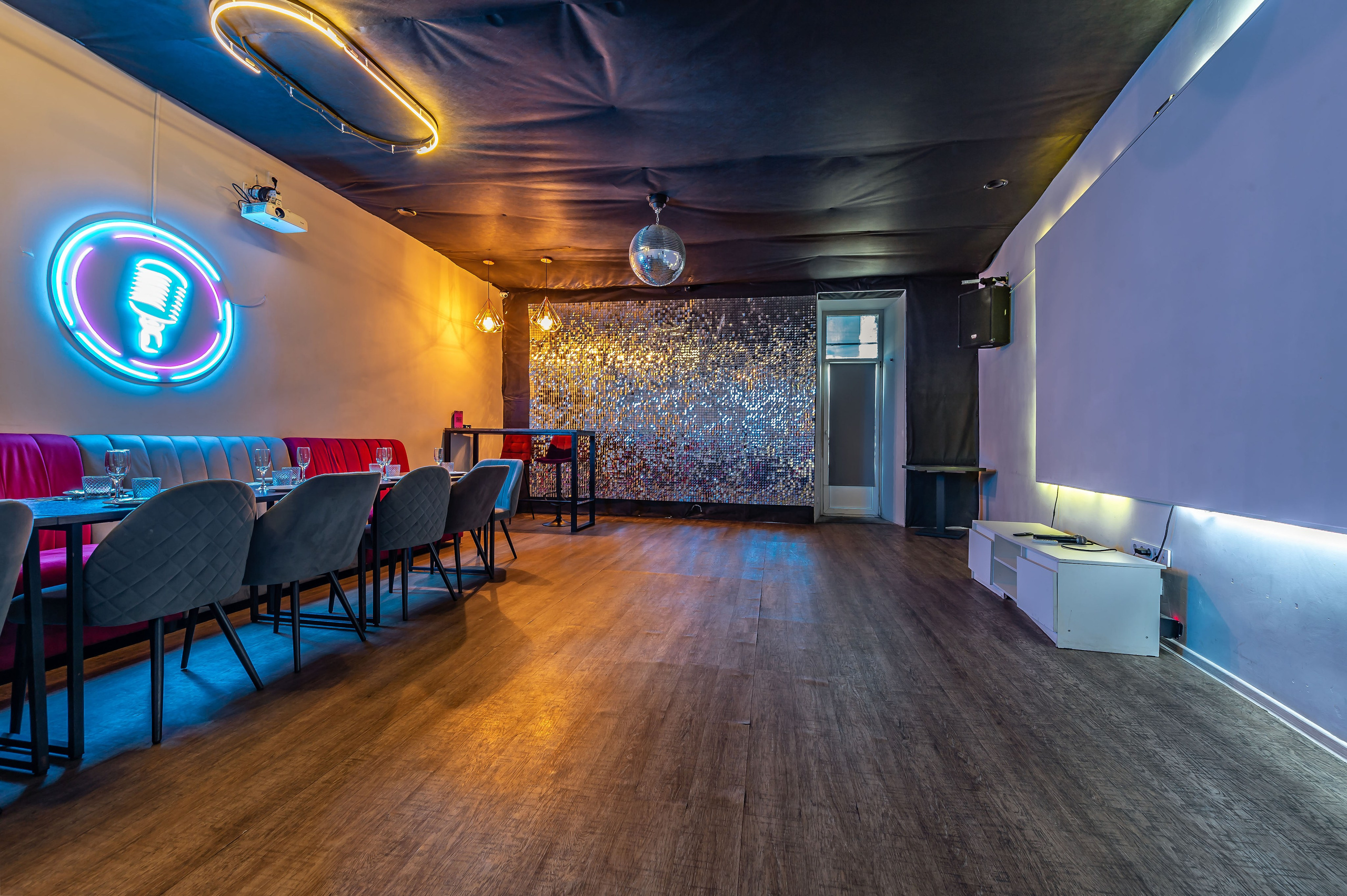 Диско. Аренда лофта в СПб для мероприятий