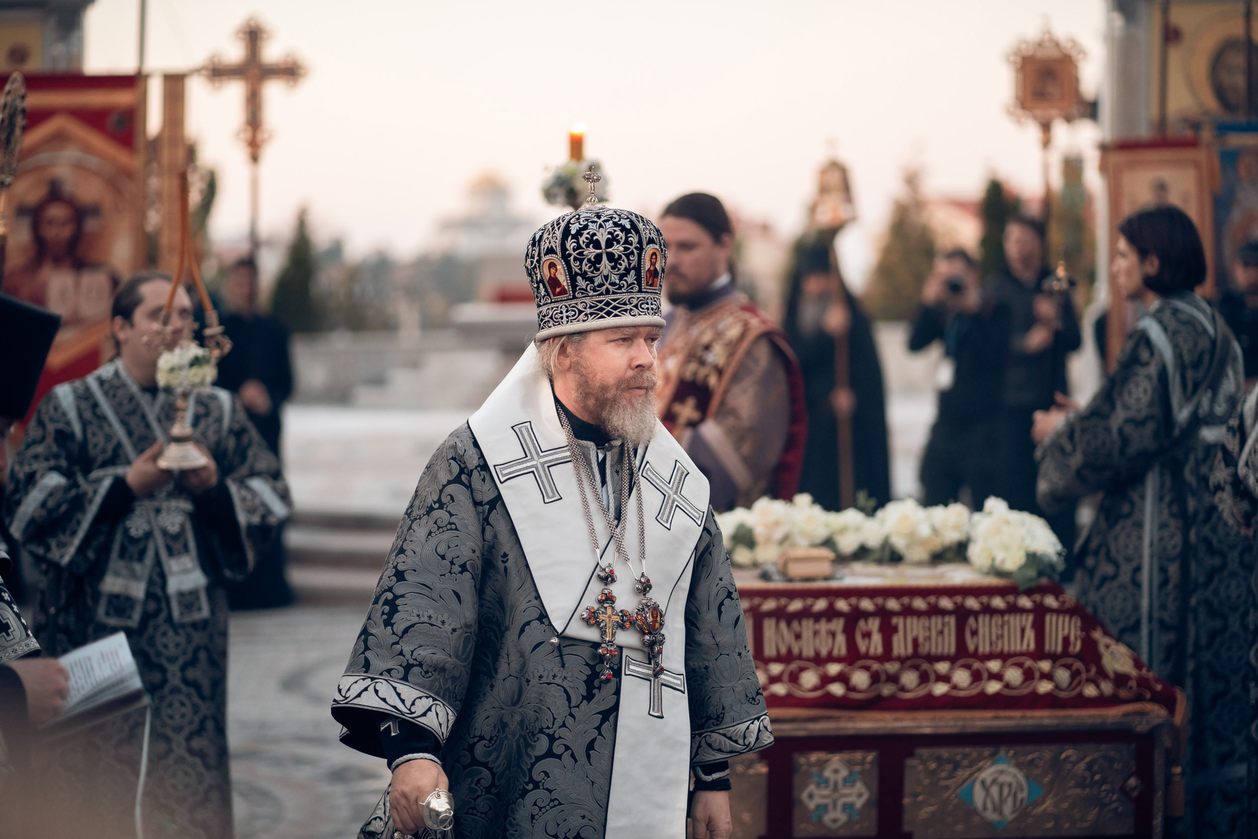 Богослужение Великой пятницы в Херсонесском монастыре Севастополь. Церковный фотограф Севастополь