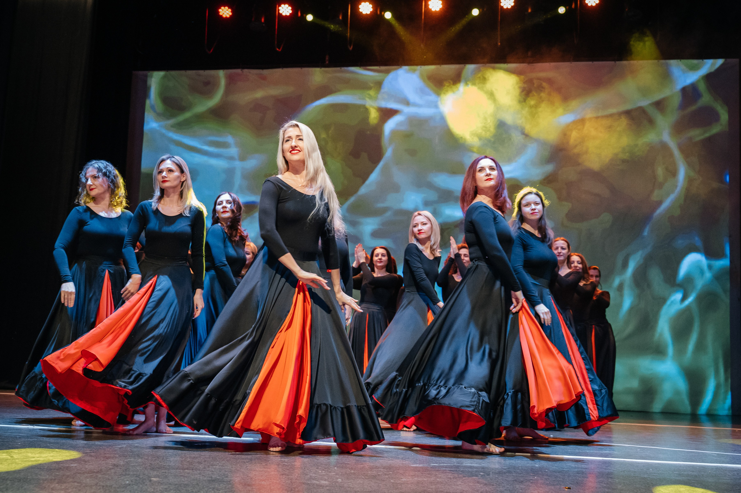 Танцы. Фотограф Елена Рогашкова