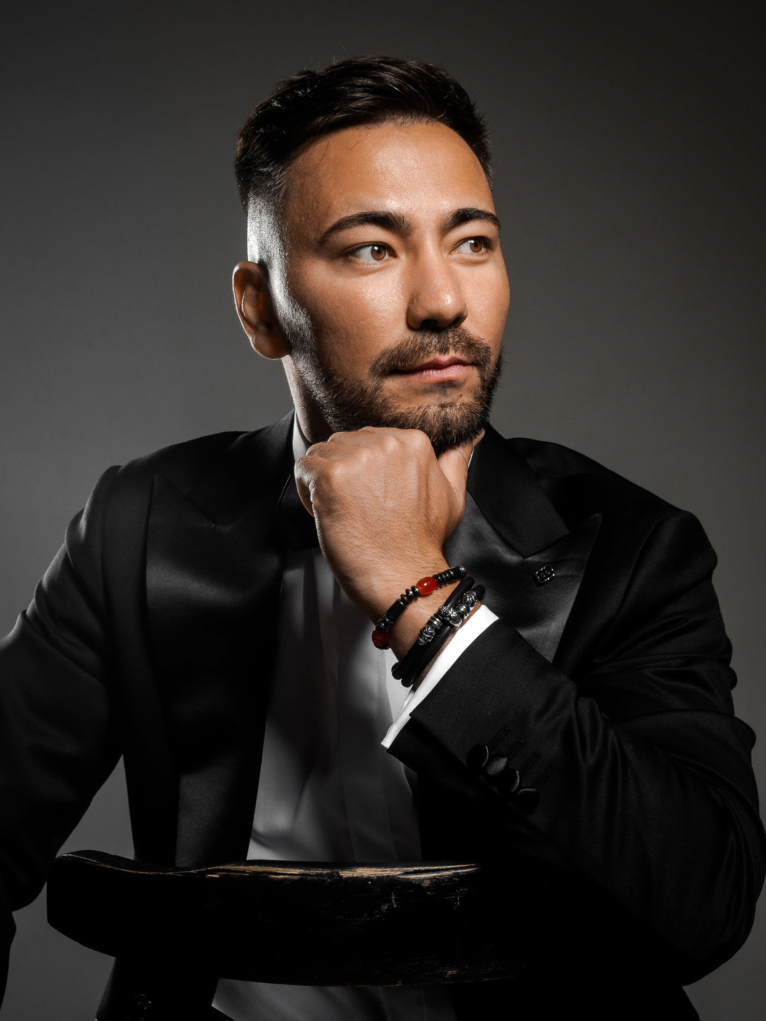 Ведущий Игорь Бекмамбетов. Flint — photographer