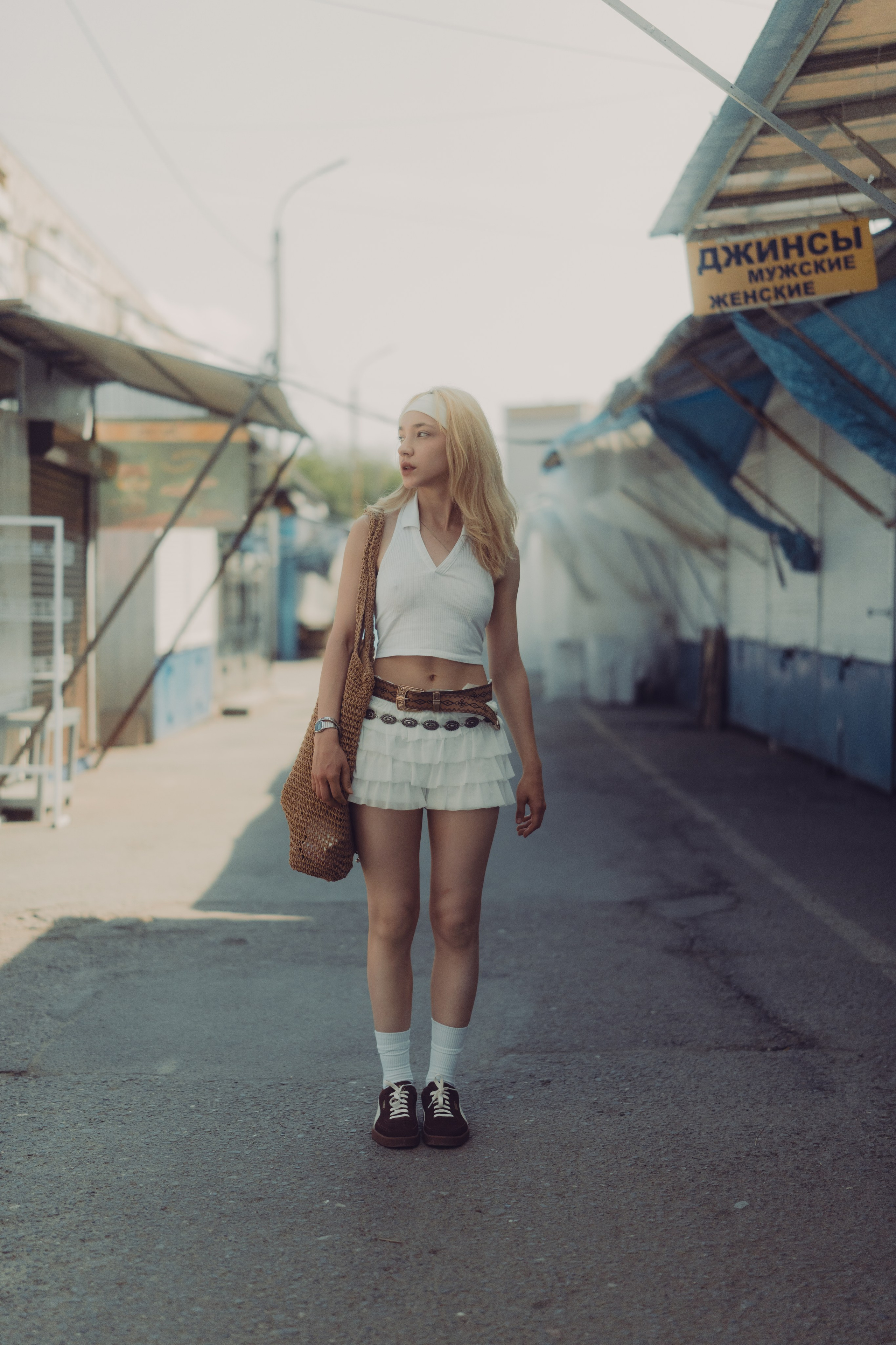 Фотосессия с Аленой около и внутри московского рынка в Казани