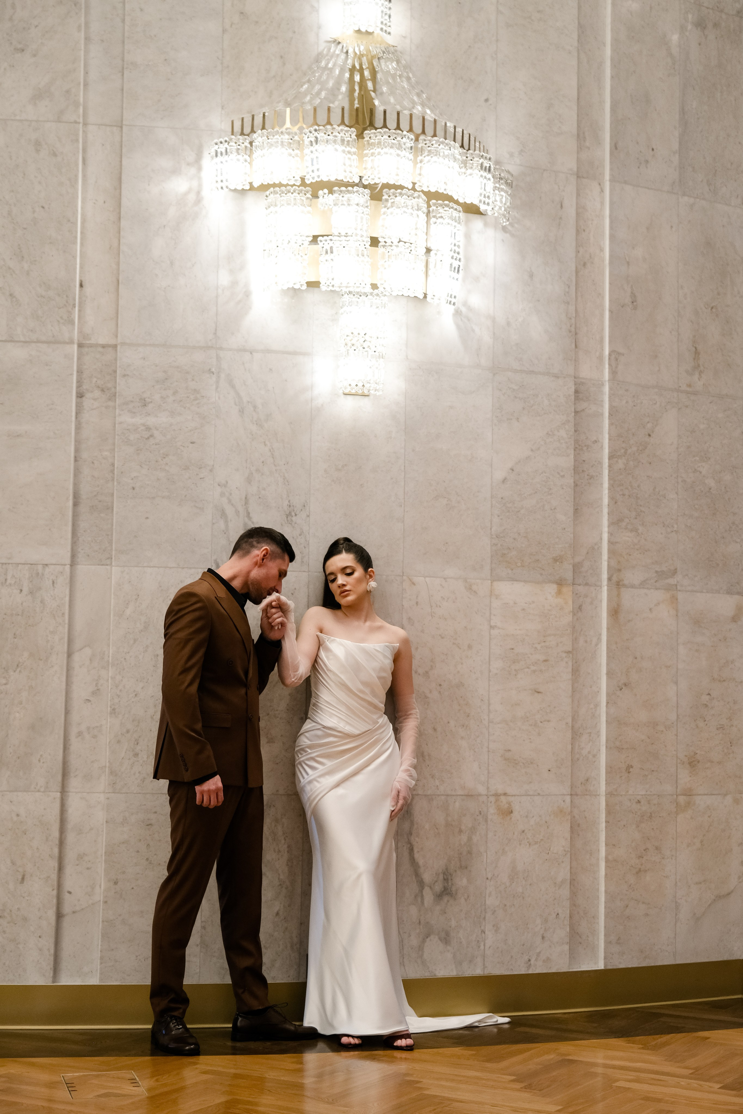 Свадебная фотосессия в театре драмы имени Наума Орлова. Свадебный фотограф в Челябинске Сырчикова Наталья