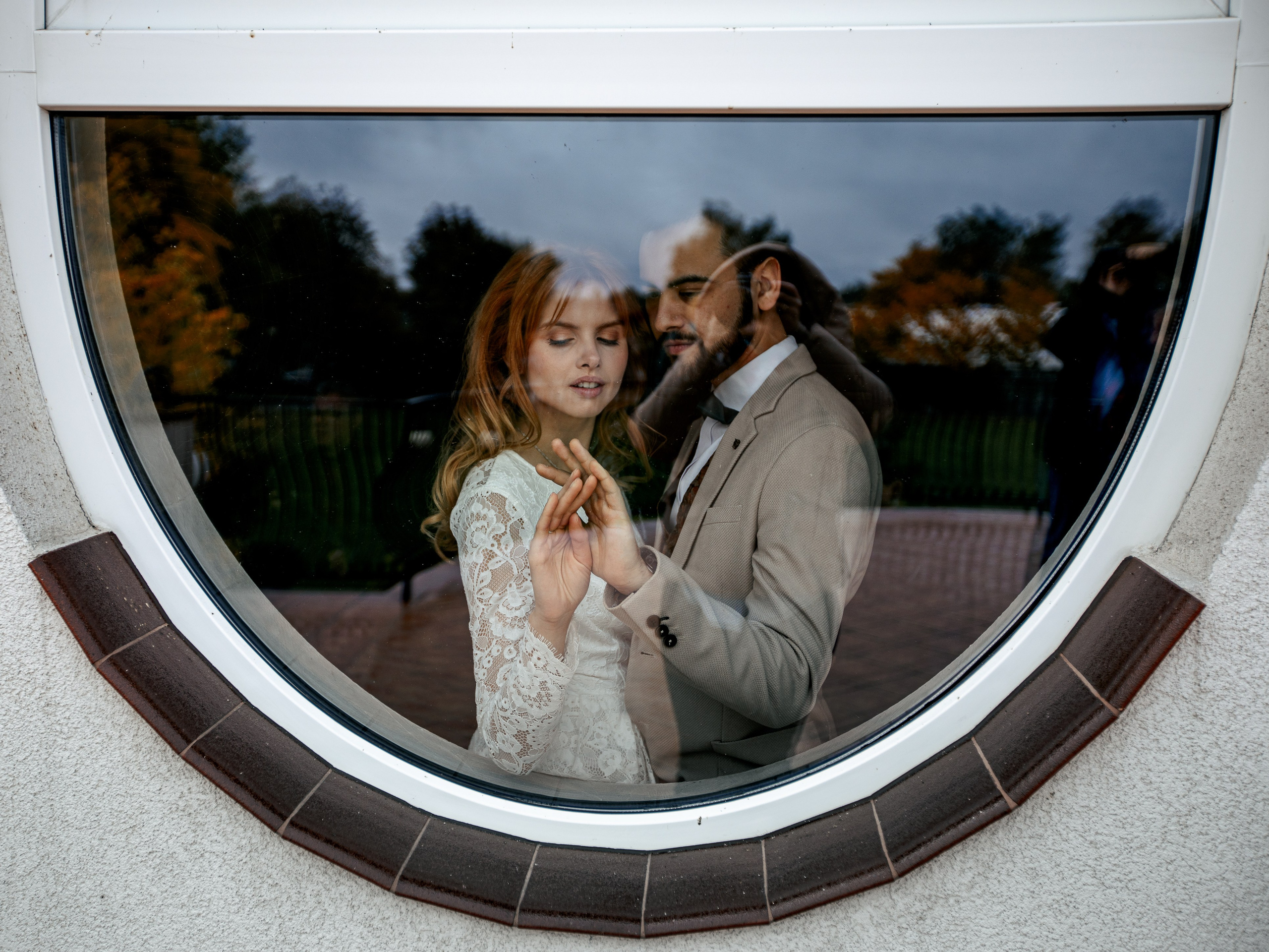 Ślubna sesja zdjęciowa w plenerze. Свадебный фотограф Варшава Лодзь Польша Елена Юцова