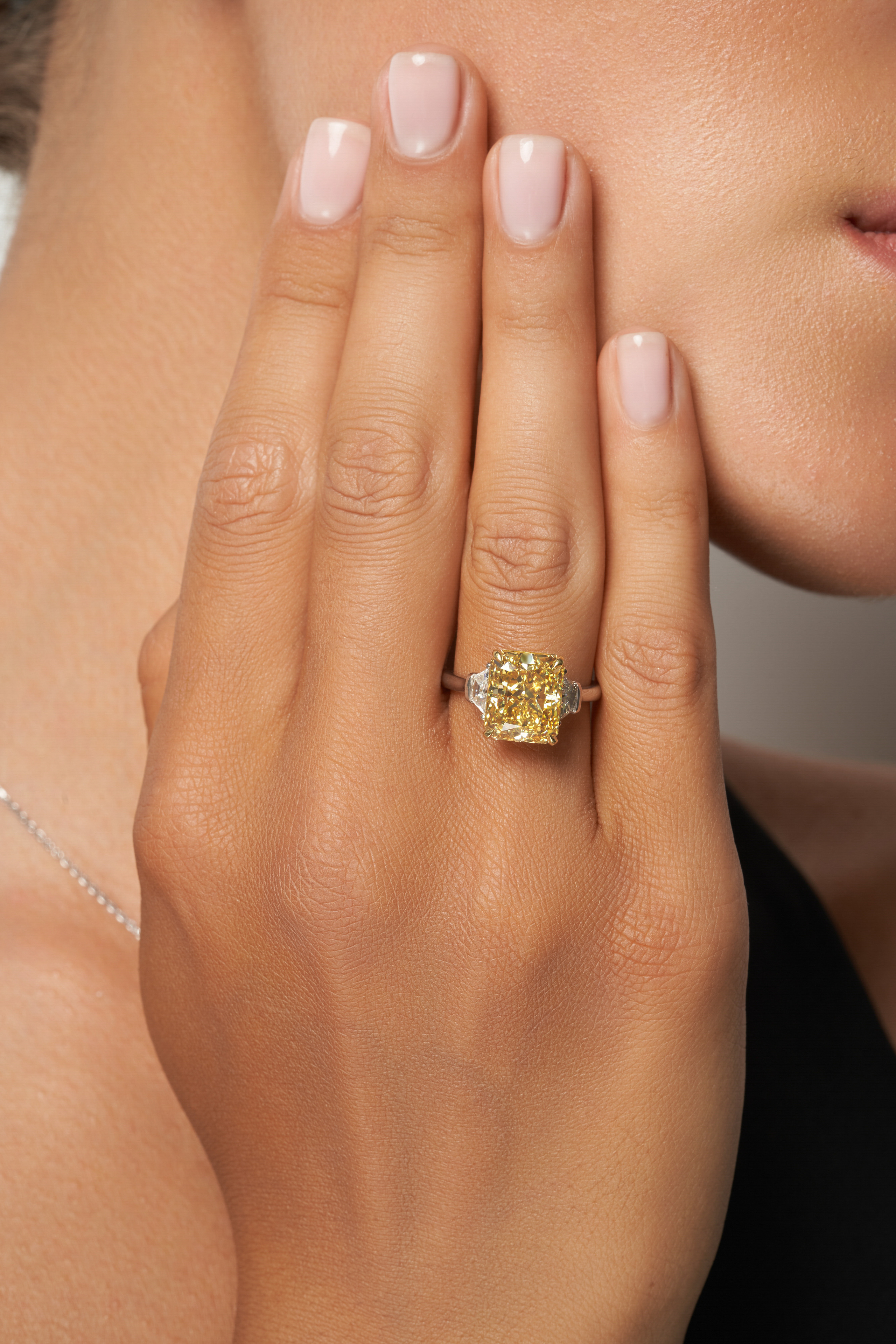 Bazel jewelry — элитные ювелирные украшения. Коммерческий фотограф в Москве Хабибуллина Эльза