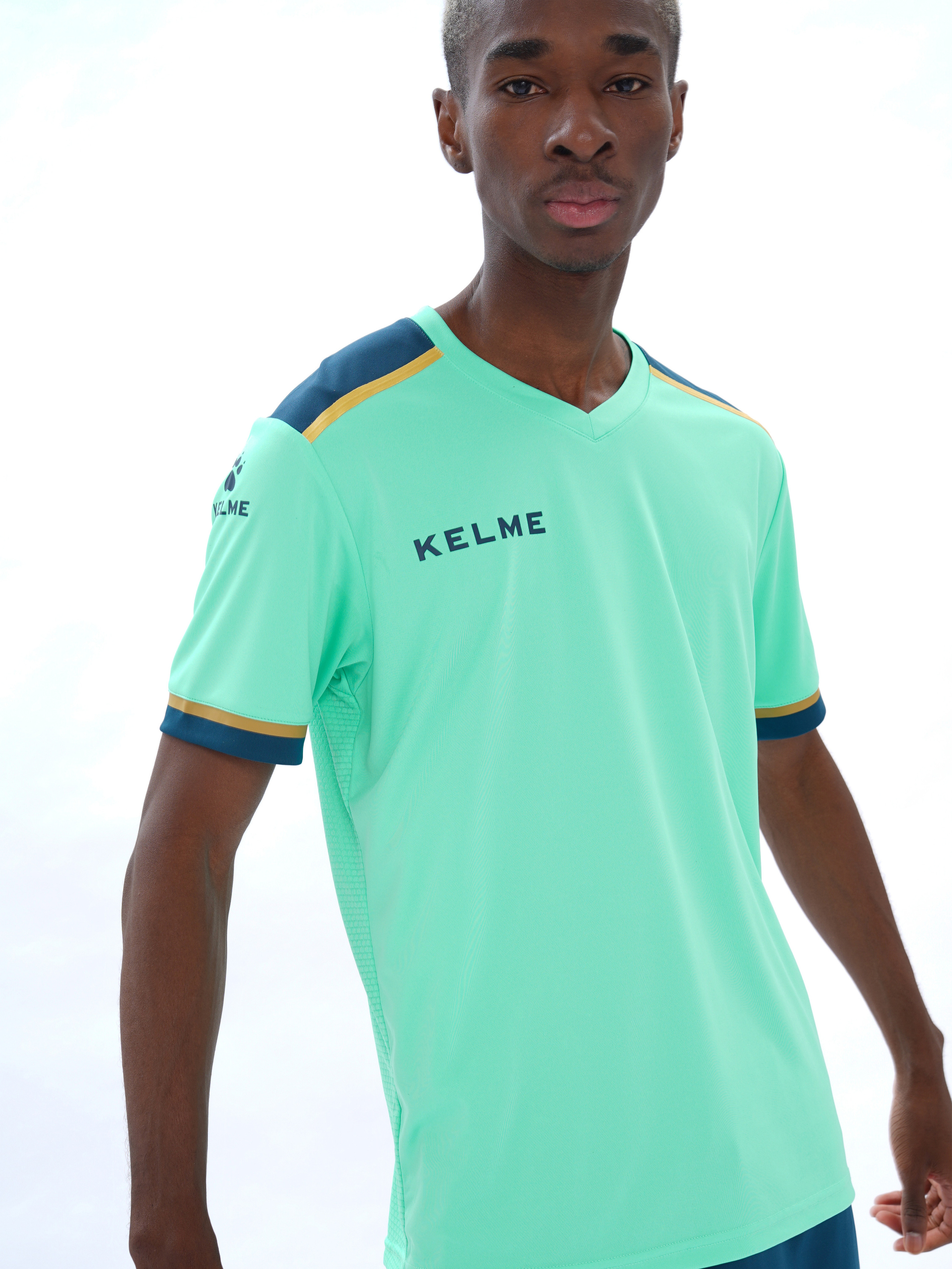 KELME — спортивная одежда. Коммерческий фотограф в Москве Хабибуллина Эльза