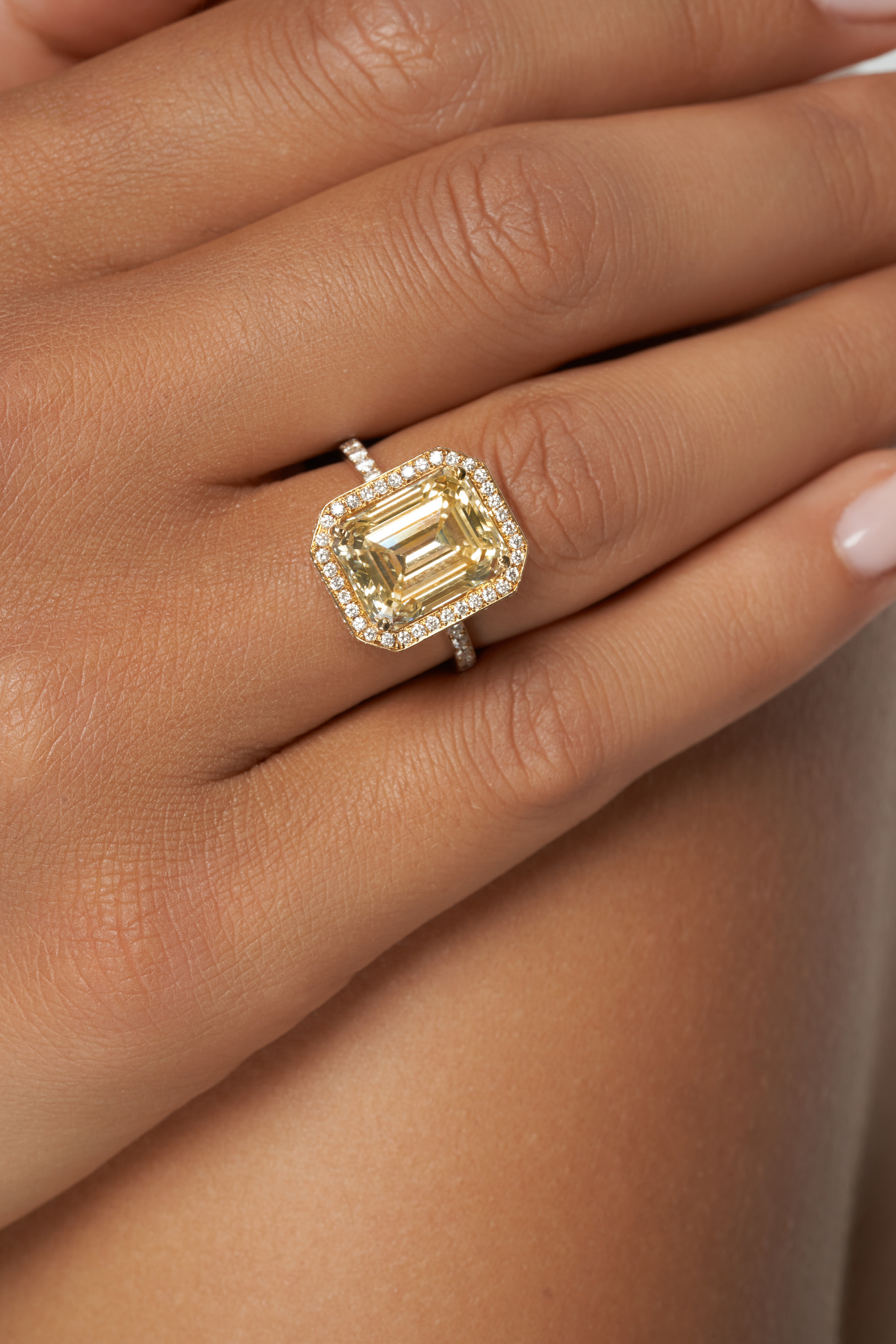 Bazel jewelry — элитные ювелирные украшения. Коммерческий фотограф в Москве Хабибуллина Эльза