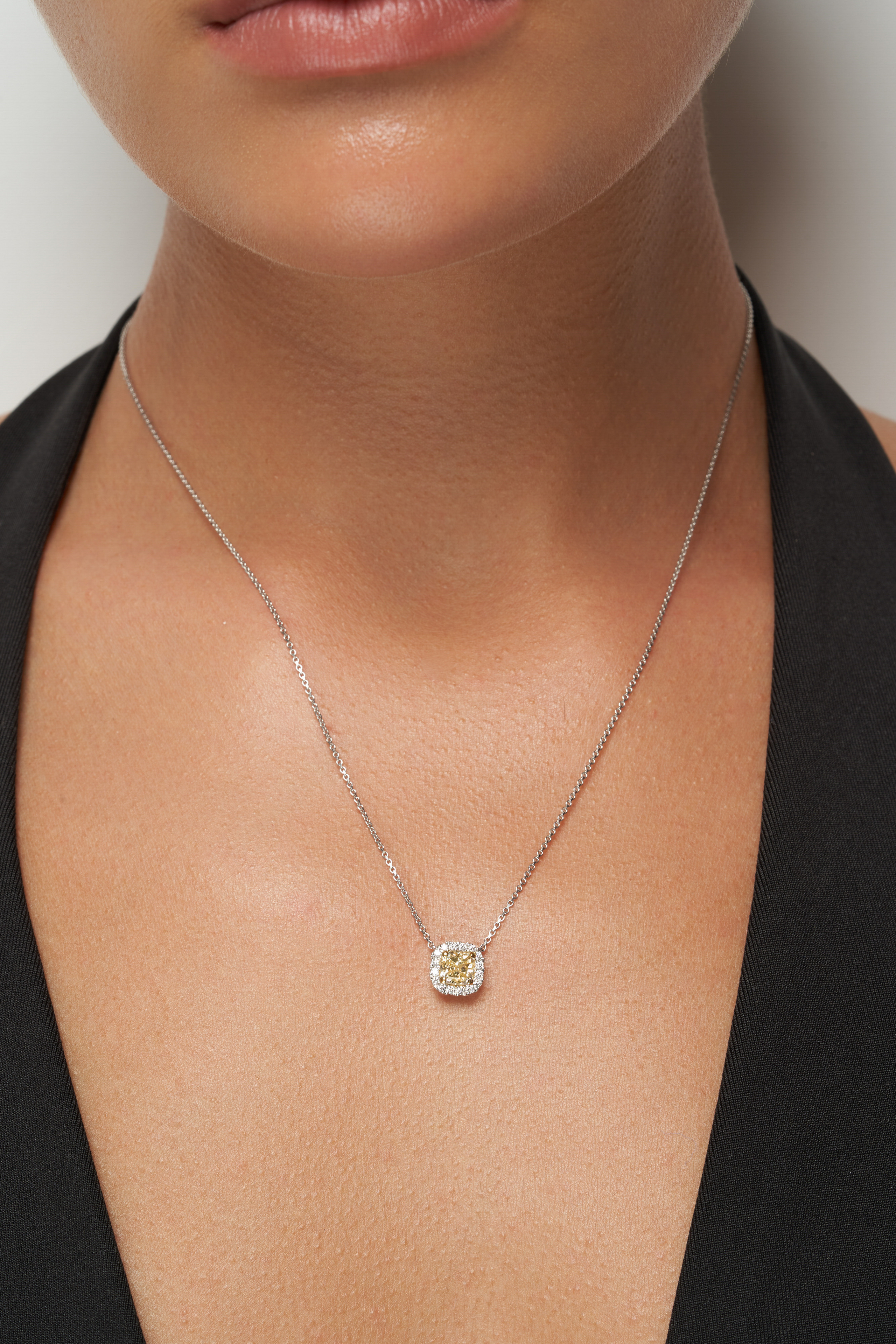 Bazel jewelry — элитные ювелирные украшения. Коммерческий фотограф в Москве Хабибуллина Эльза