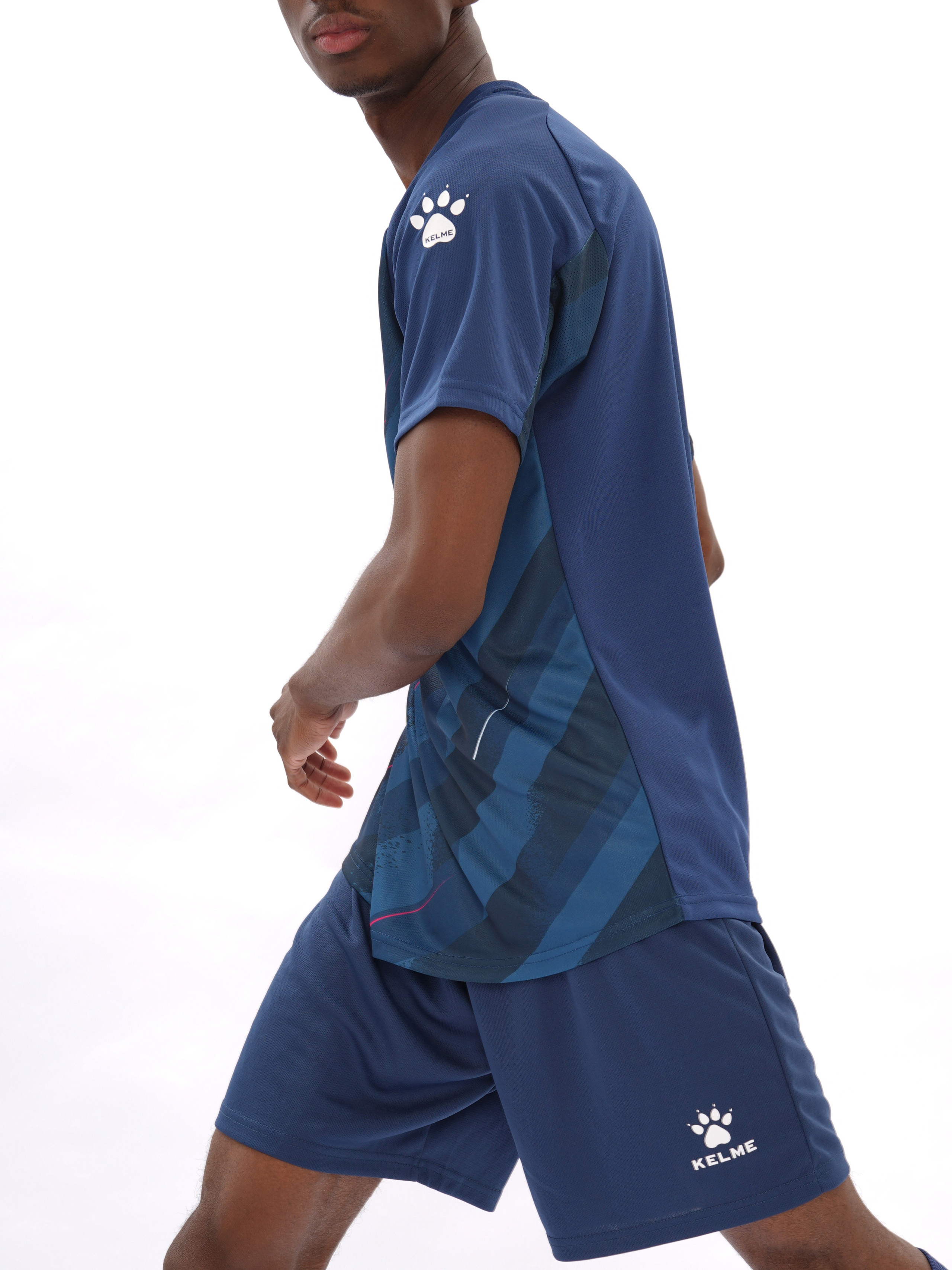 KELME — спортивная одежда. Коммерческий фотограф в Москве Хабибуллина Эльза