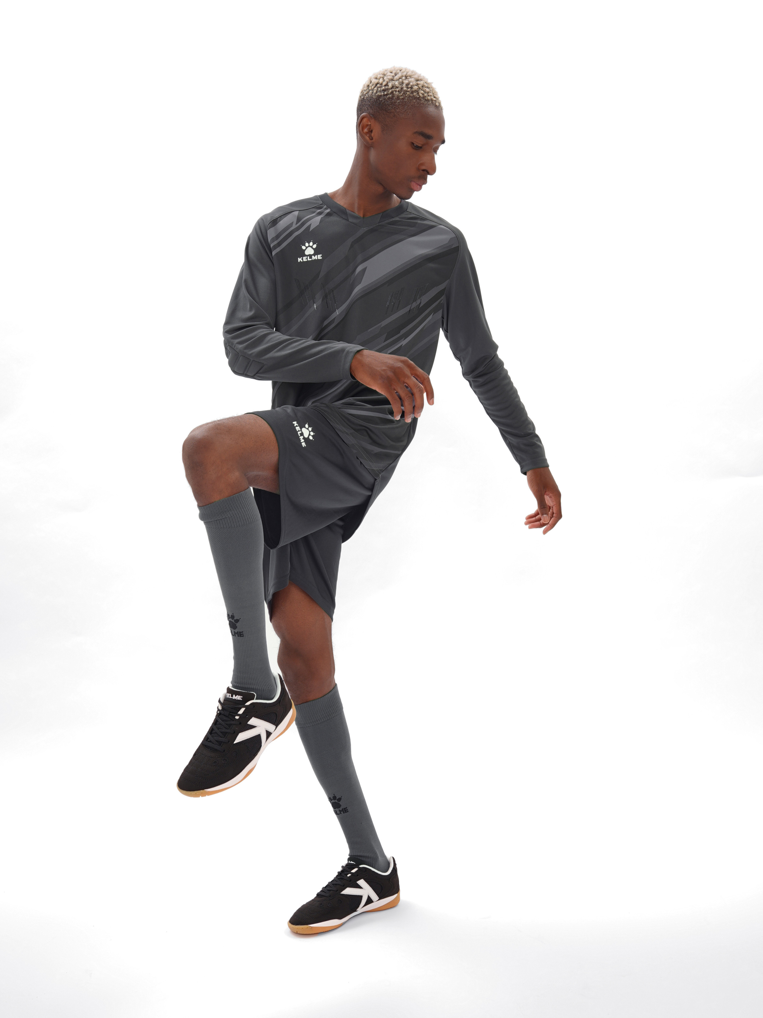 KELME — спортивная одежда. Коммерческий фотограф в Москве Хабибуллина Эльза