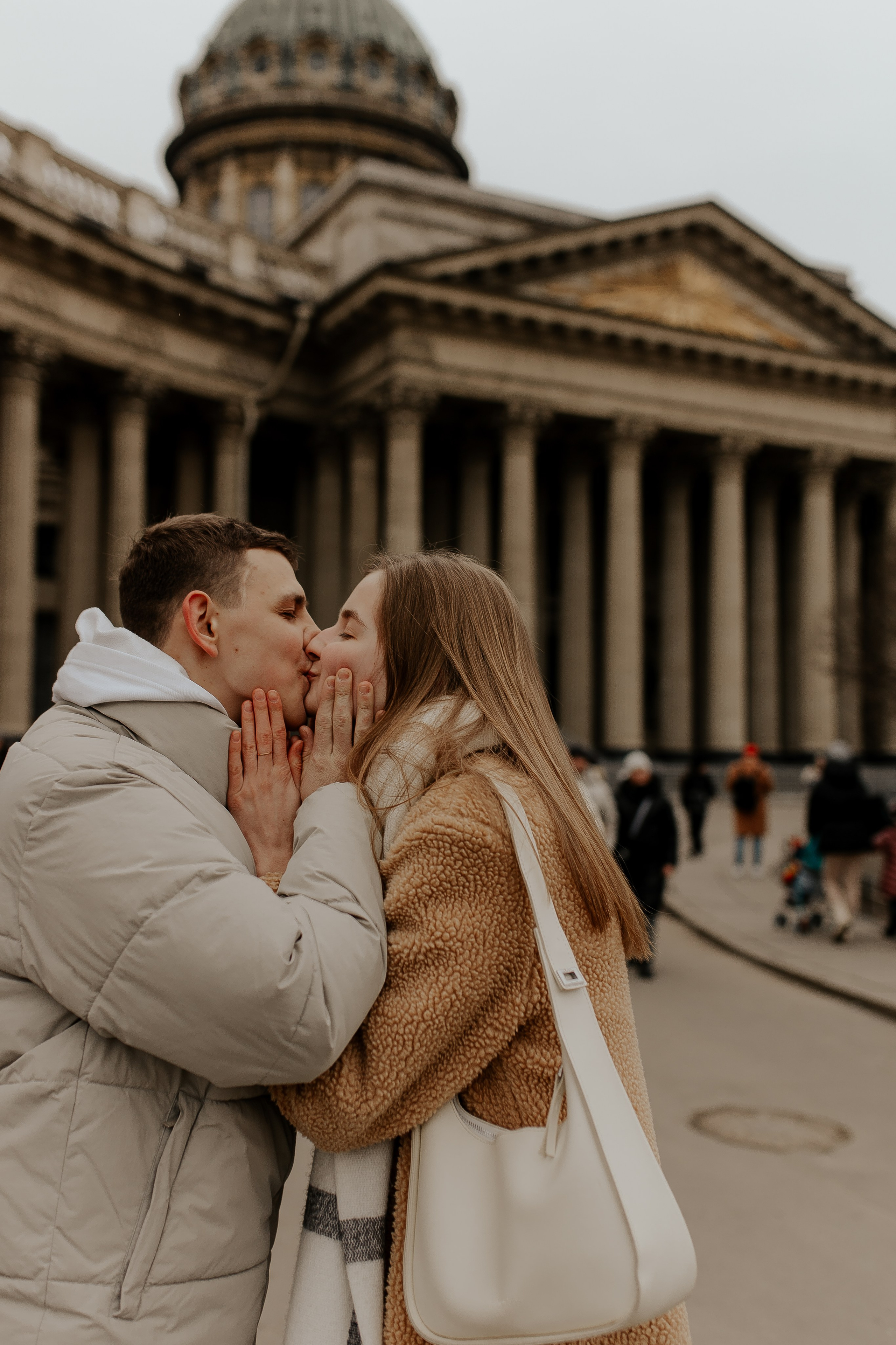 Лавстори у Казанского собора. Фотограф в Санкт-Петербурге Лиза Семченкова