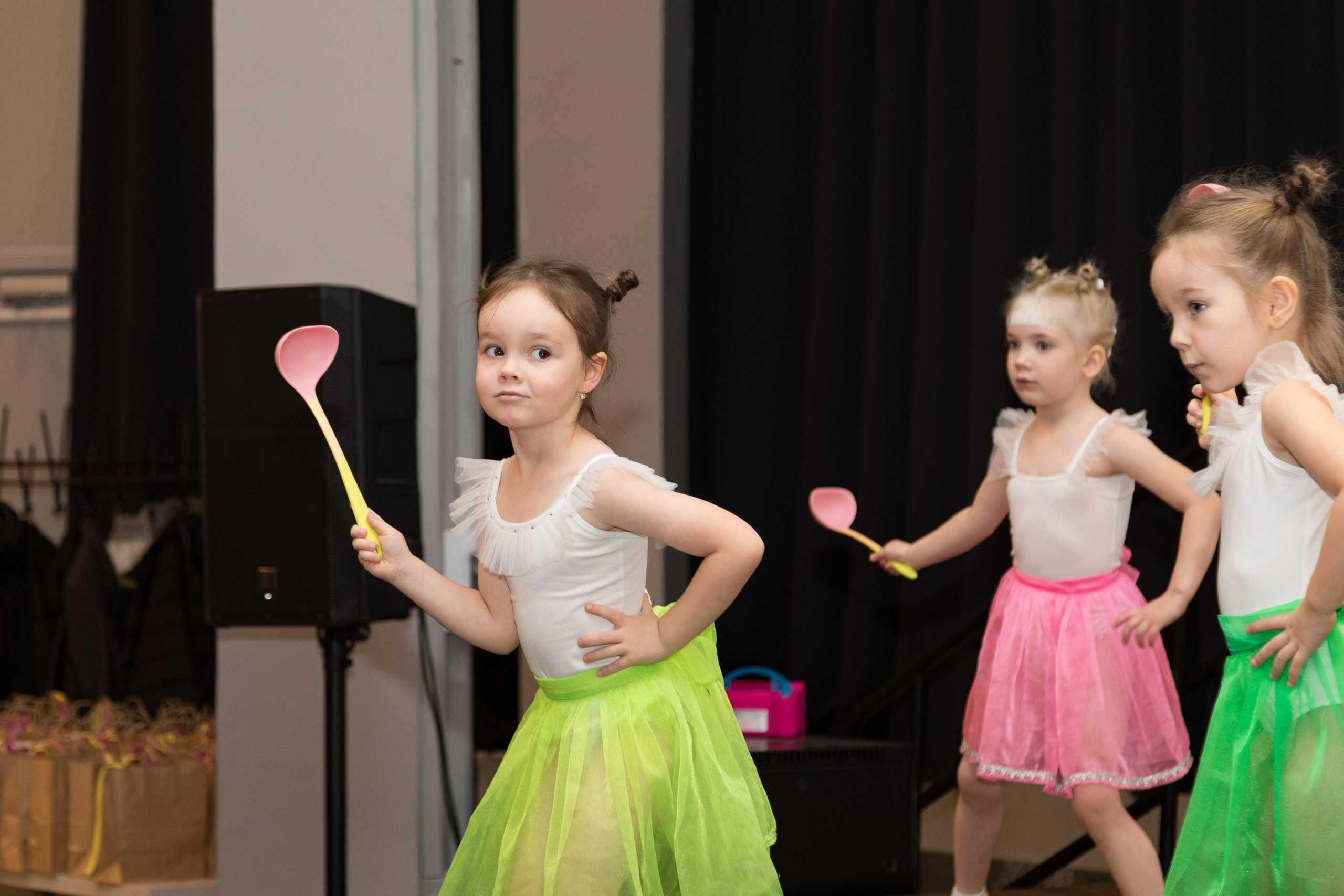 Отчетный концерт танцевального коллектива «ПЕТЕРБУРИКИ». Детский и контент фотограф Надя Волкова Санкт-Петербург