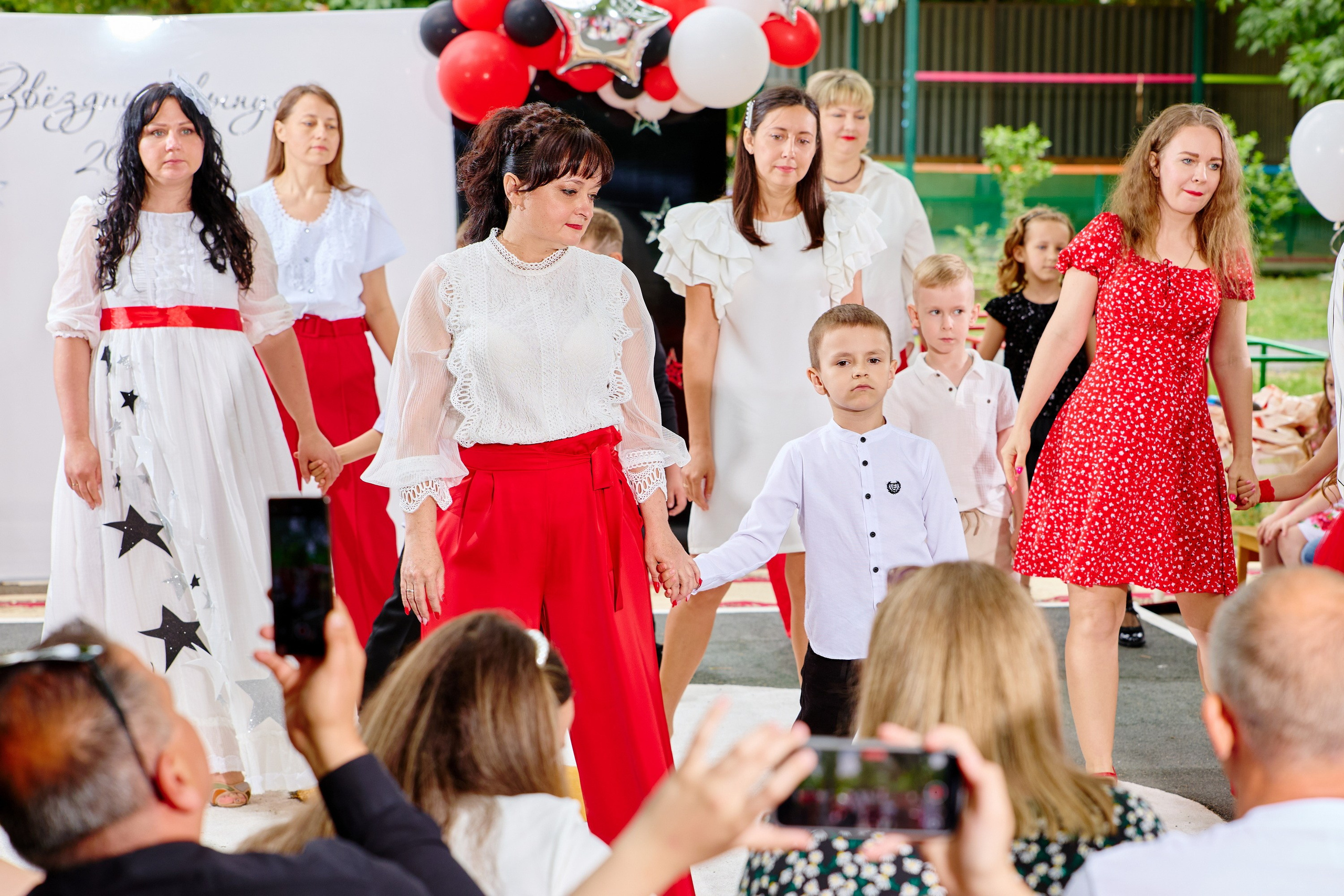 Выпускной 45 сад. Фотограф Выпускные альбомы Таганрог Сергей Коробченко