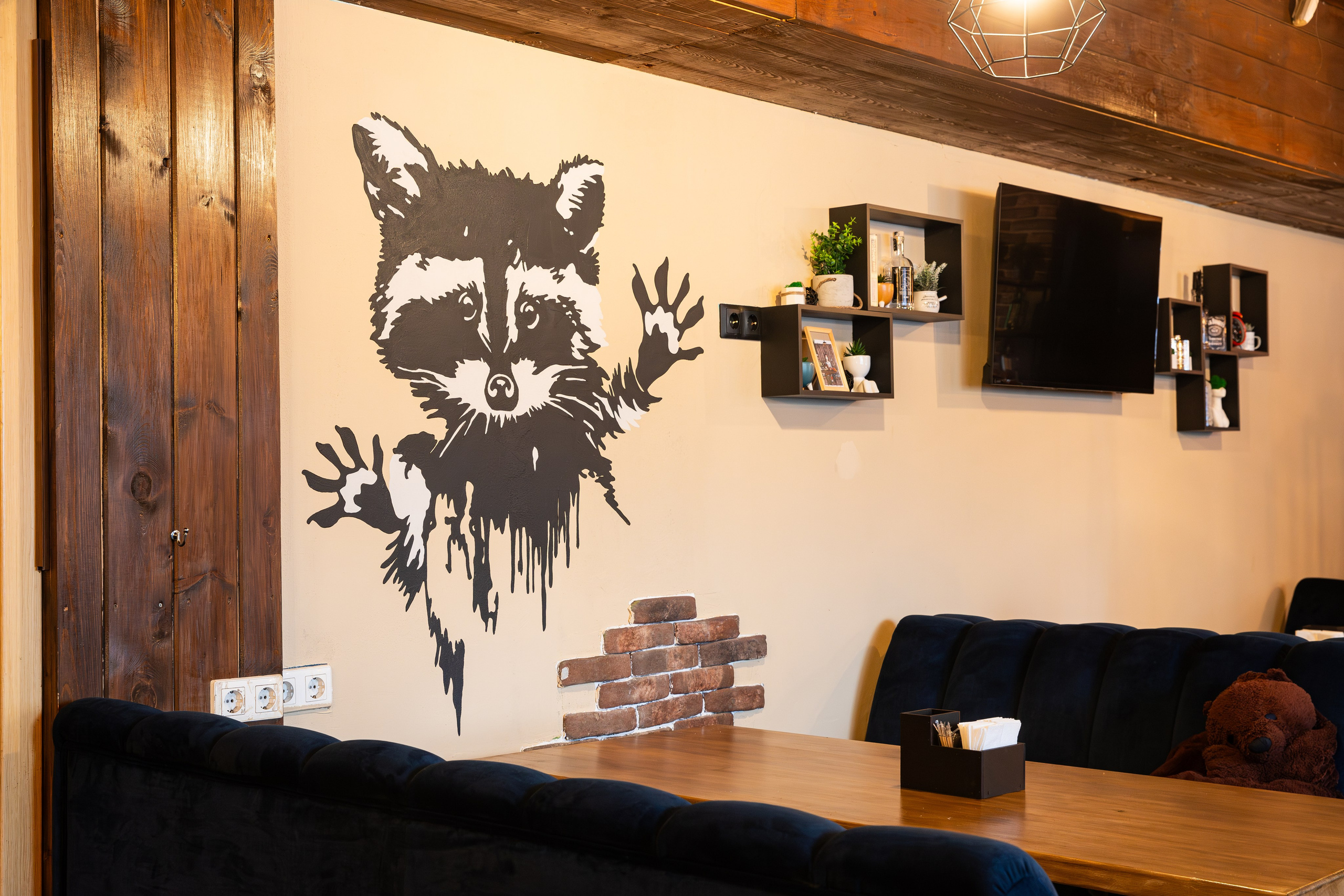 Бар Енот Романово 28. Фотограф Александр Поздняков  Новосибирск