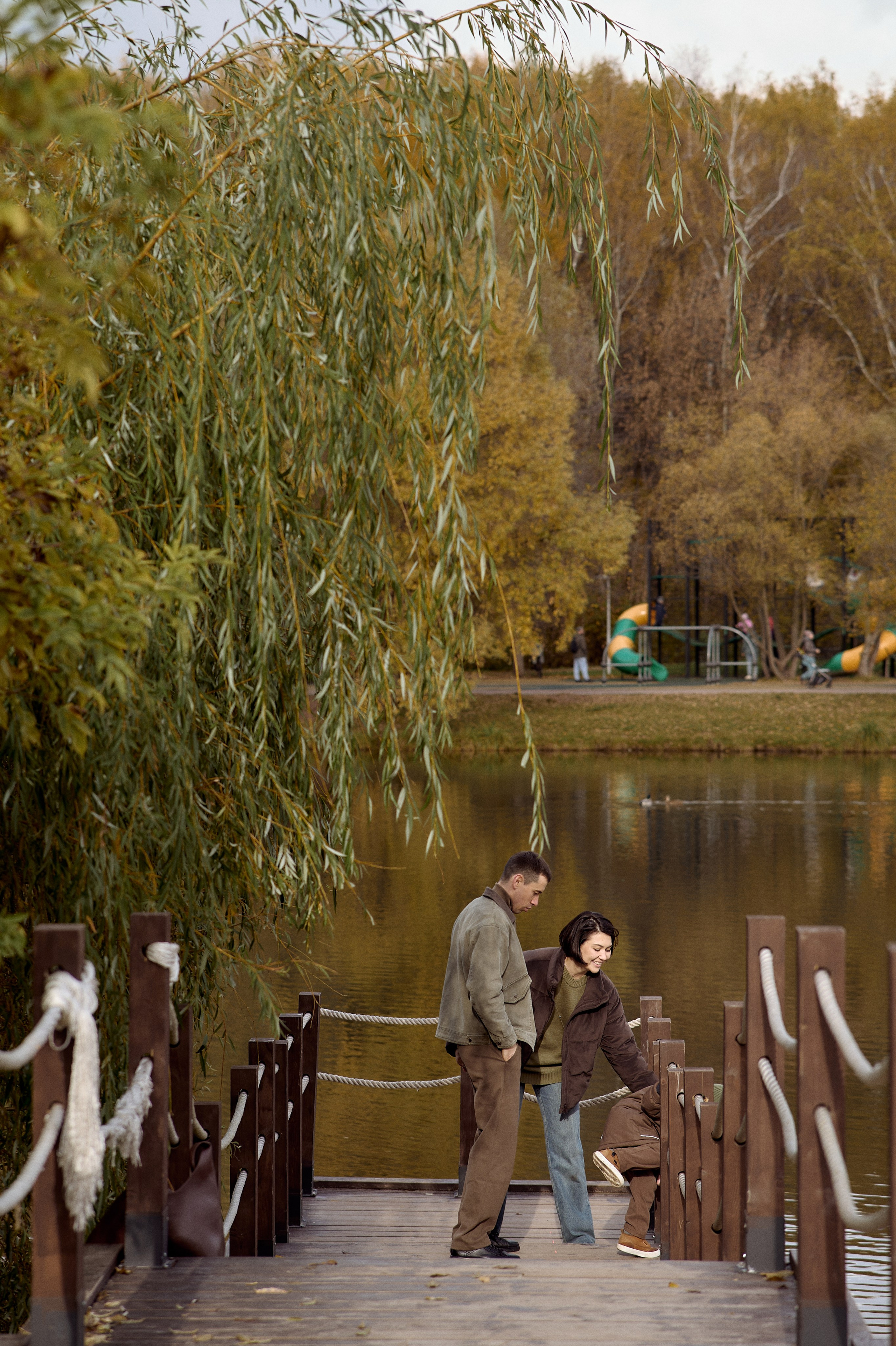 Вова, Юля и Максим в осеннем парке. Семейный и свадебный lifestyle-фотограф в Москве Мария Петрова