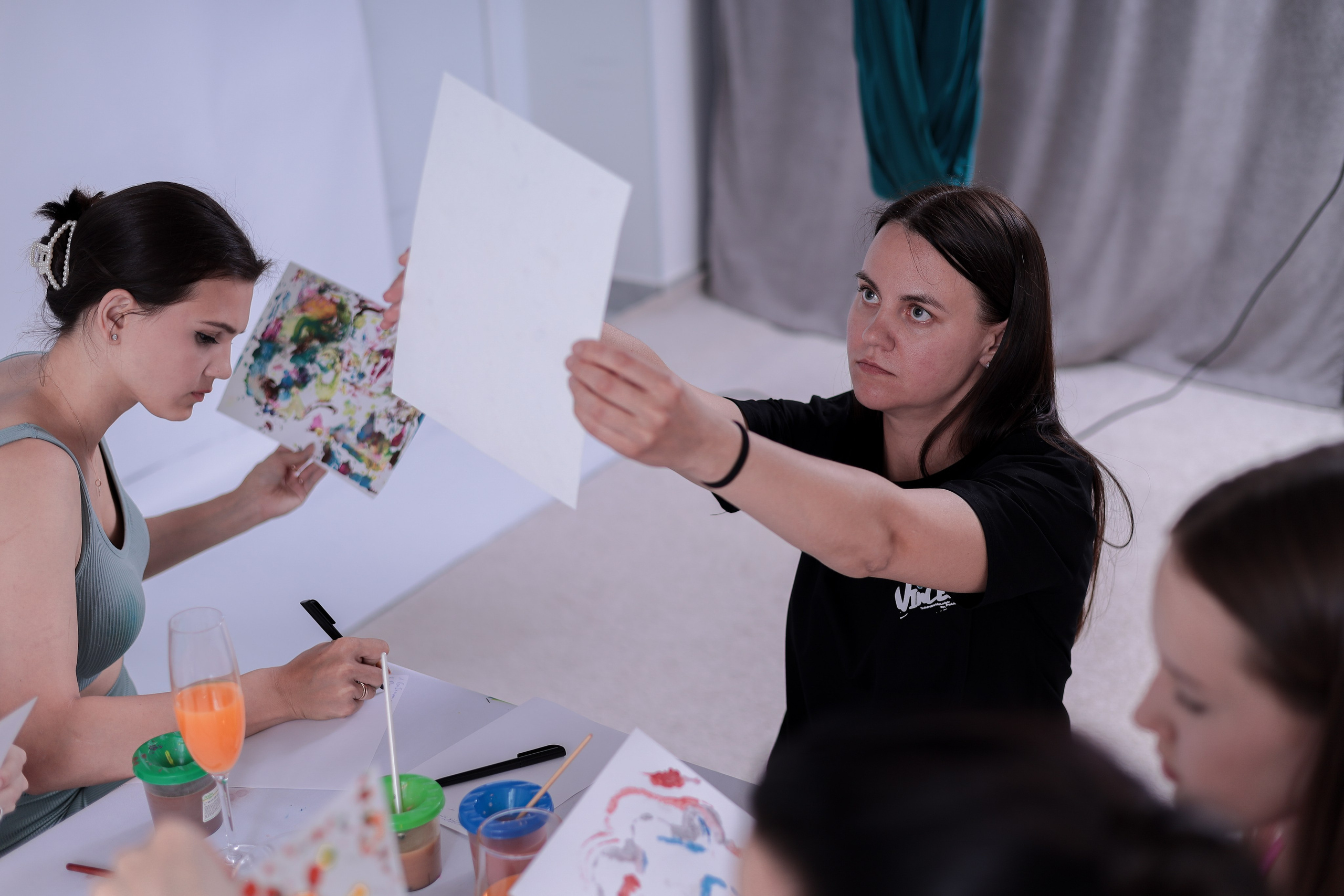 Арт-терапия + аэройога. Фотограф Надршина Лилия