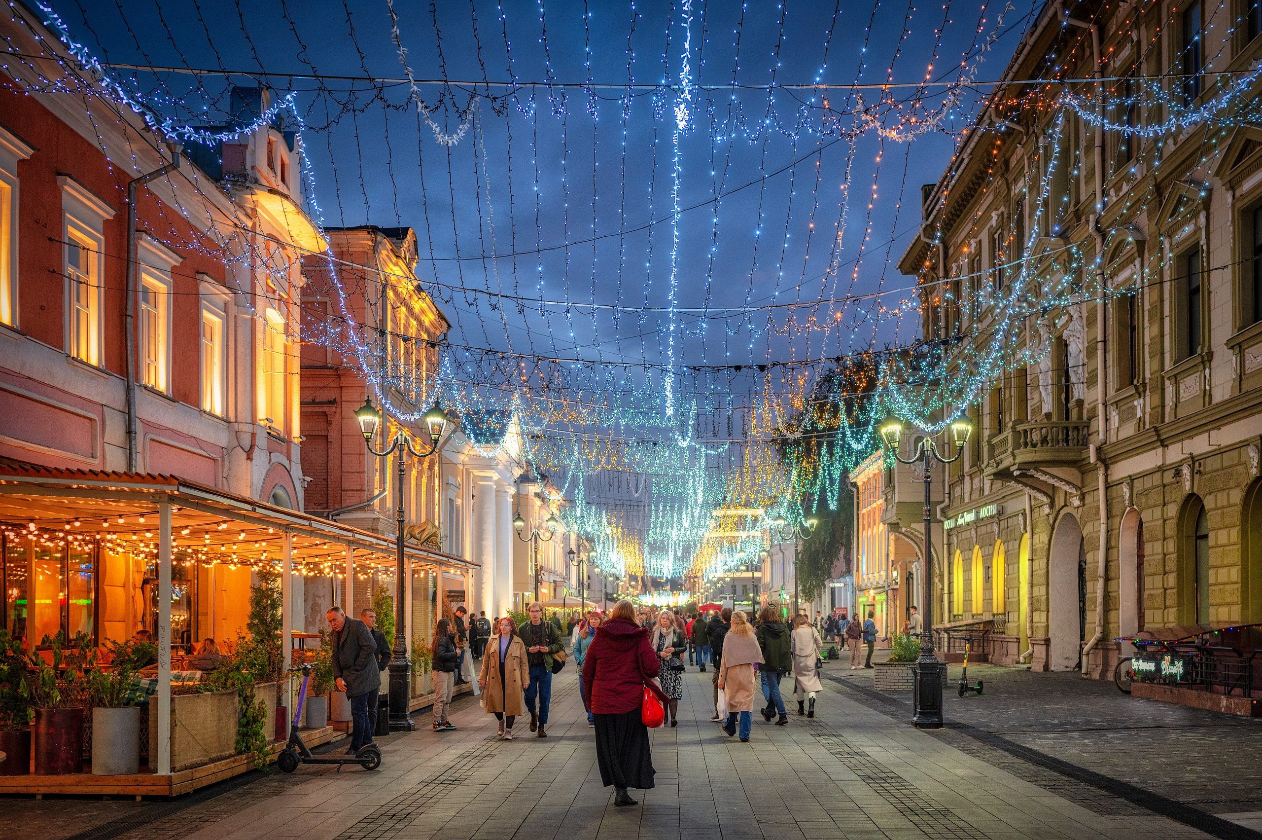 Ночной вид на Большую Покровскую улицу в Нижнем Новгороде