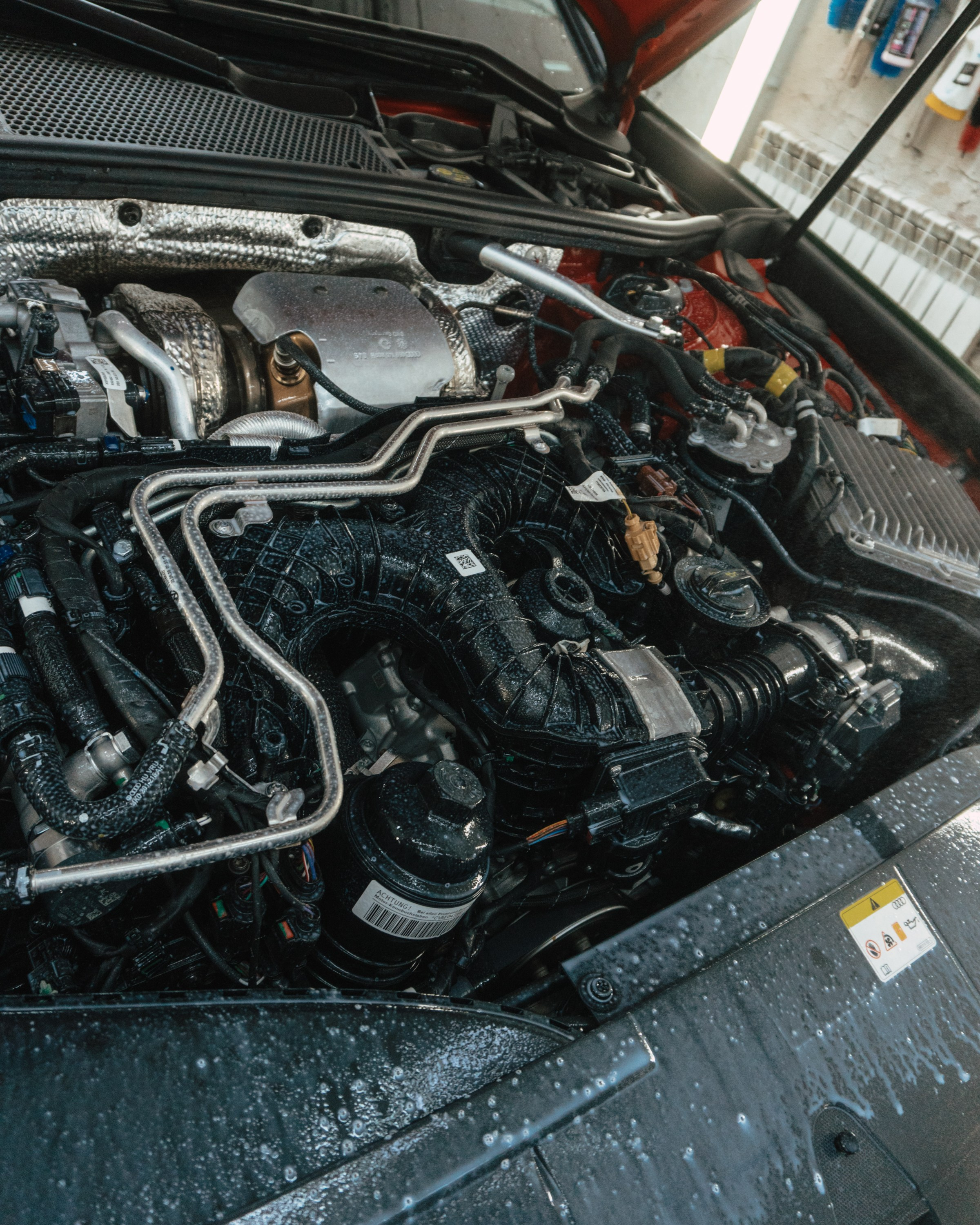 Audi A6 2 раза поменяла цвет, оклейка с проемами в зеленый и преклейка в серый. DeLorein