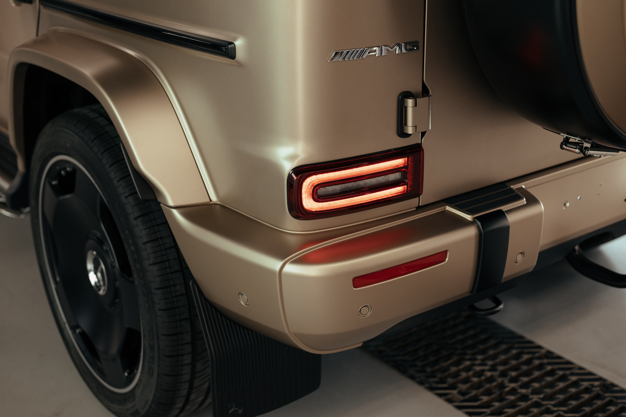 Mercedes G63 Gold. DeLorein