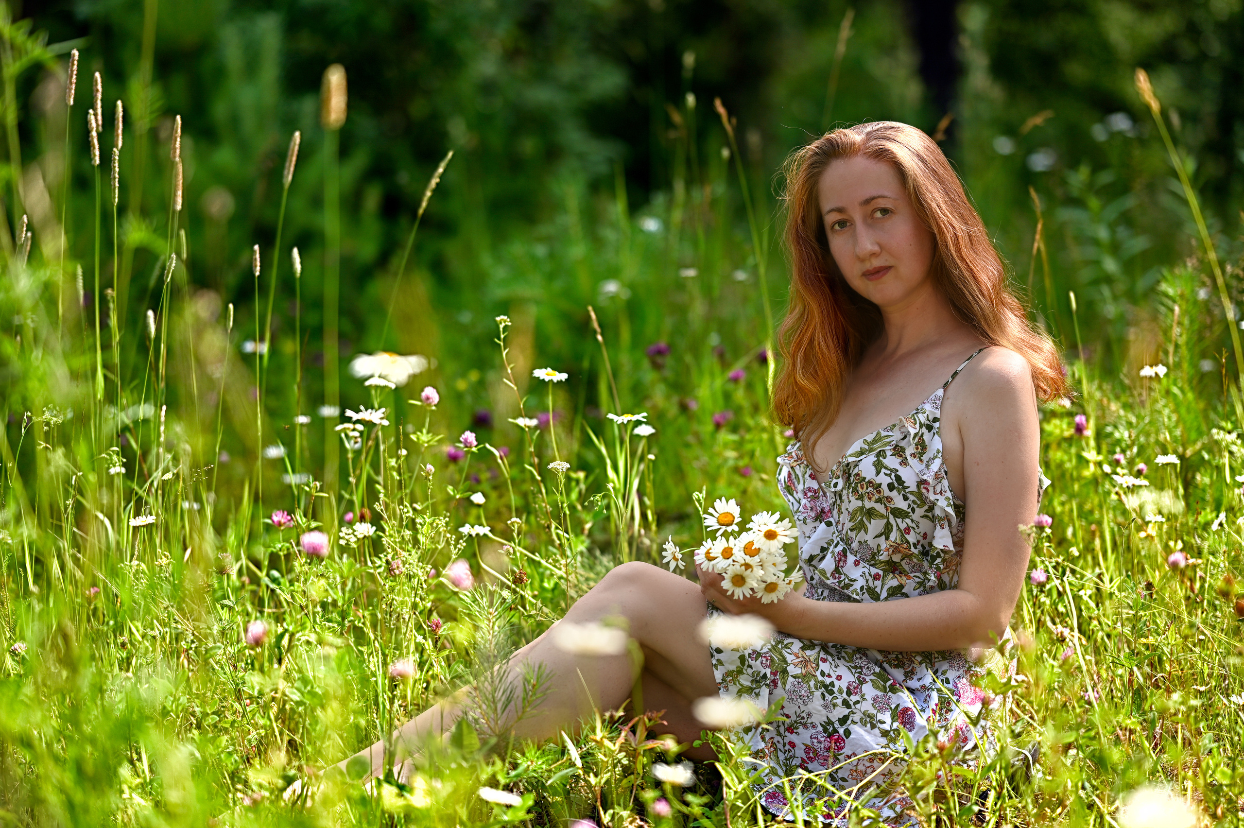 Портретная фотосессия в поле цветов