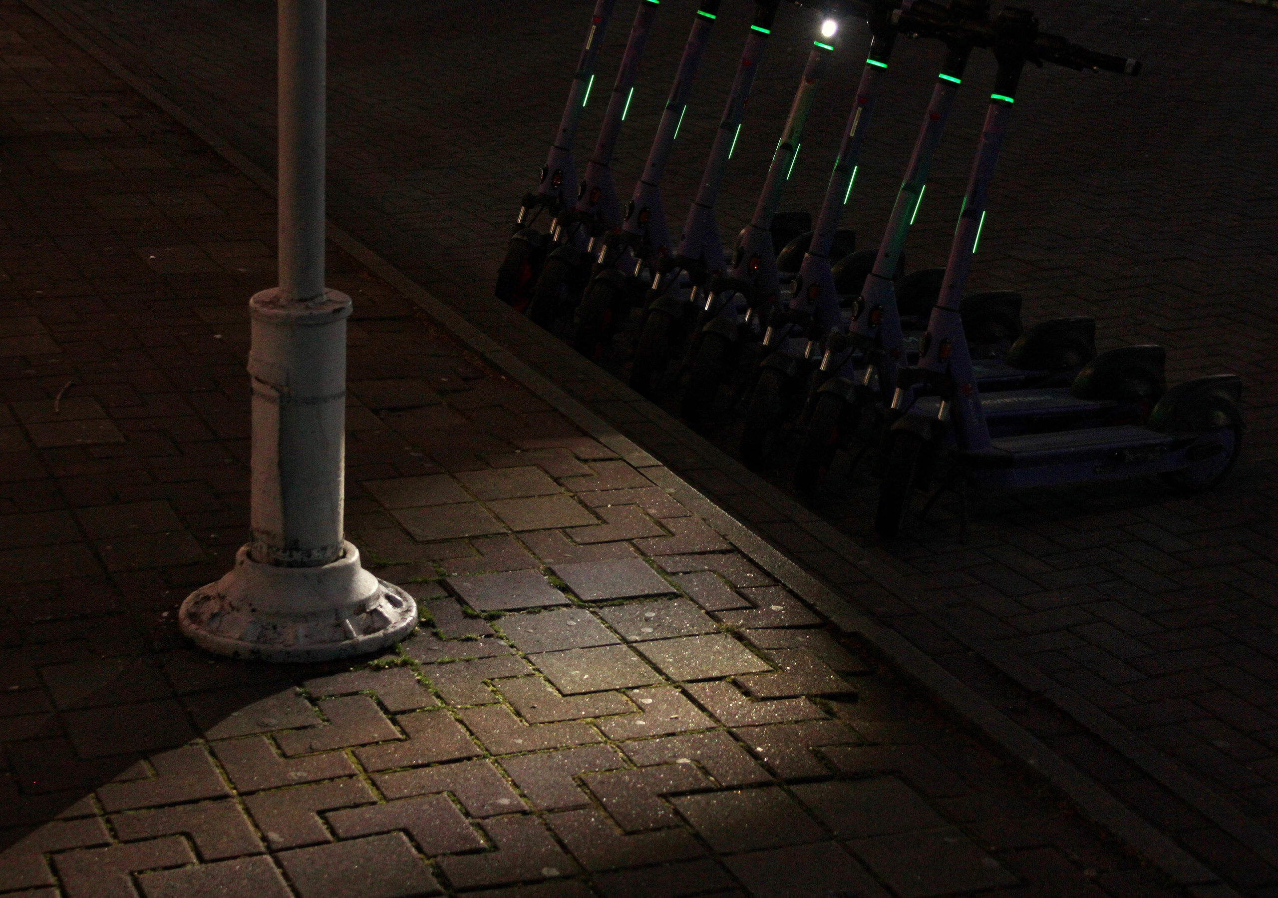 Освещение улицы самокатом. Геленджик 2026