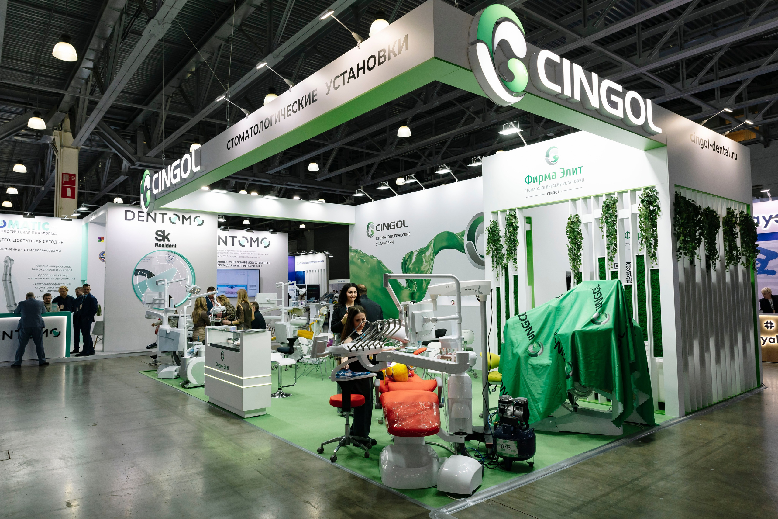 Стоматологическая выставка Dental Salon 2026. Профессиональный фотограф в Москве | Заказать фотосессию и съемку