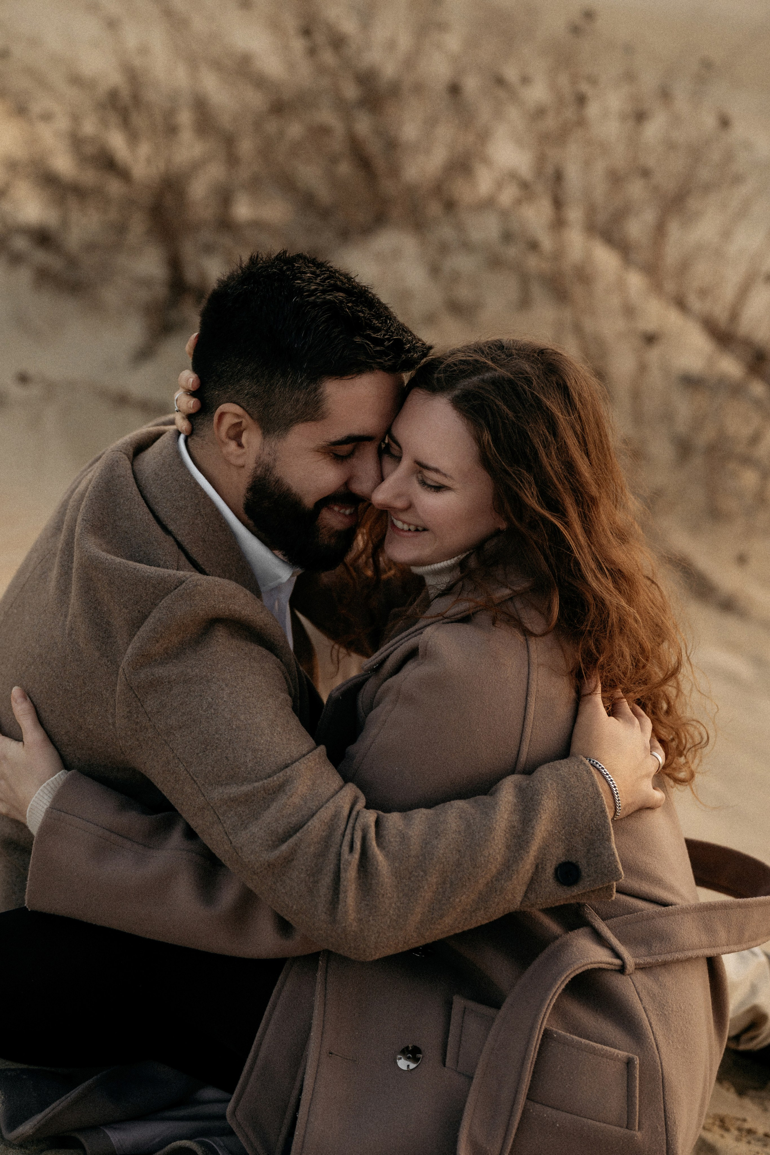 Пара в барханах Анапы у моря — love story фотосессия, предложение руки и сердца, профессиональный фотограф