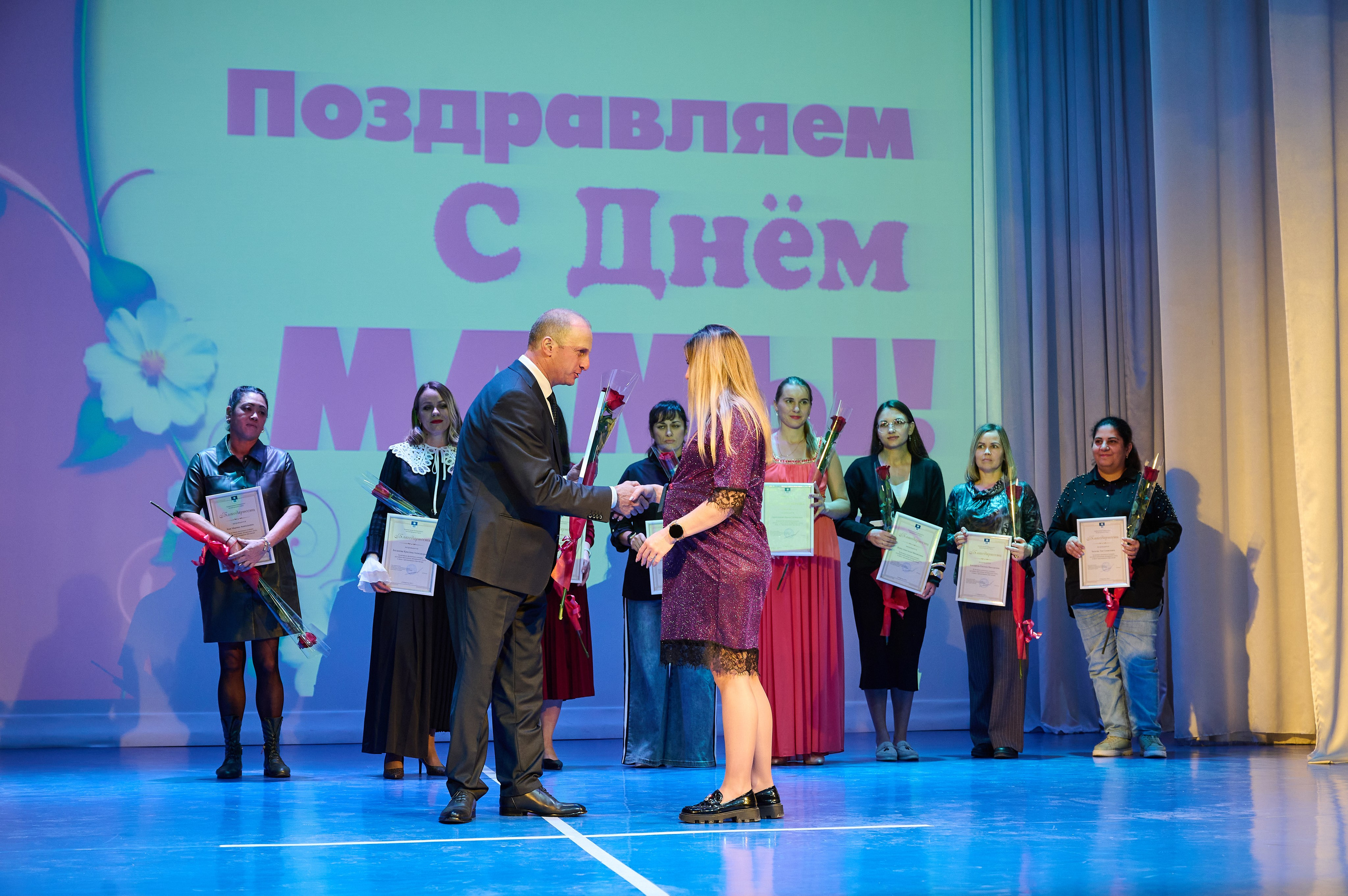 День матери Марьина Роща. Жизнь курорта Кабардинка в фотографиях