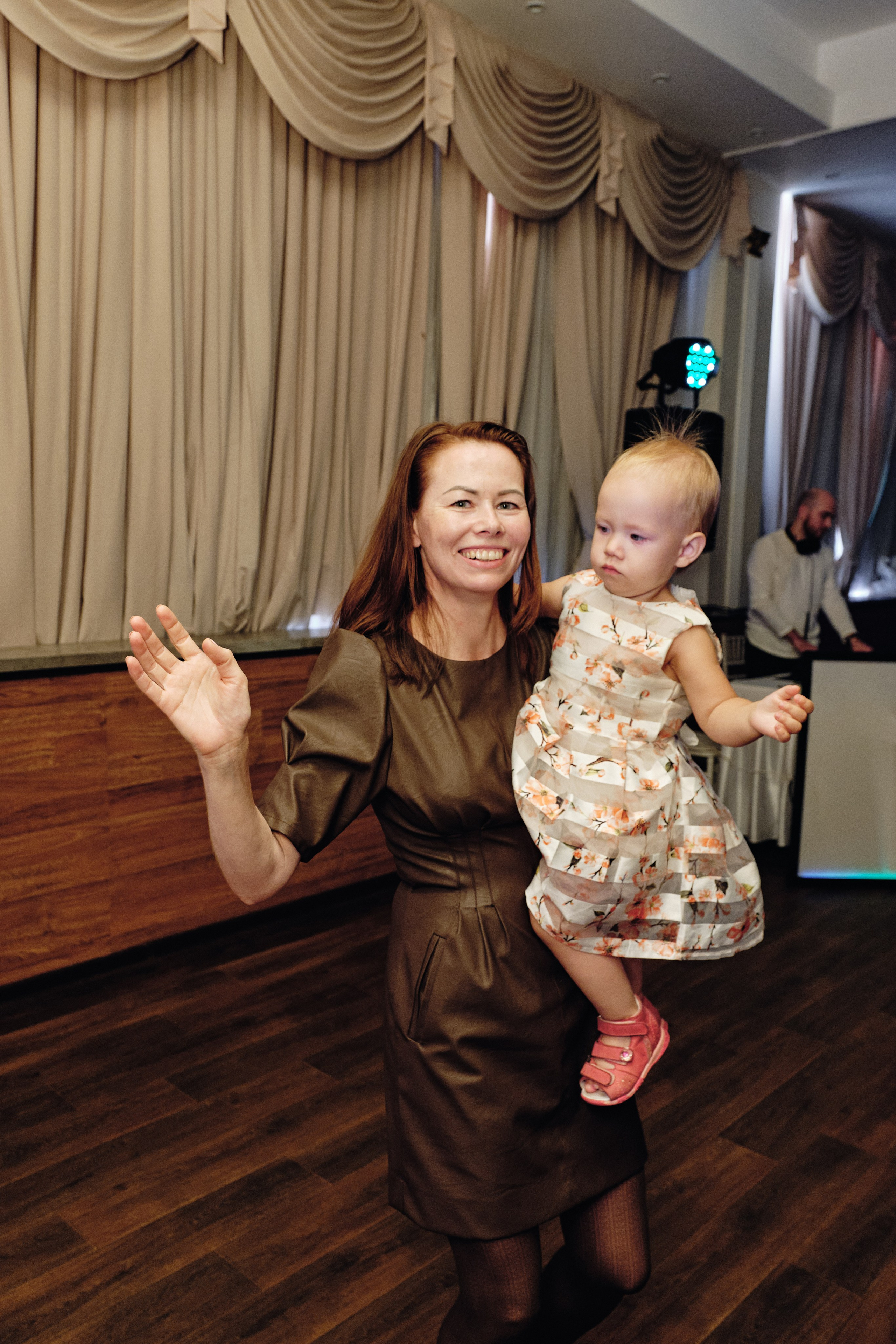 Фотограф на выпускной в СПб. Семейные и свадебные фотосессии в СПб, в студии, на улице, на природе