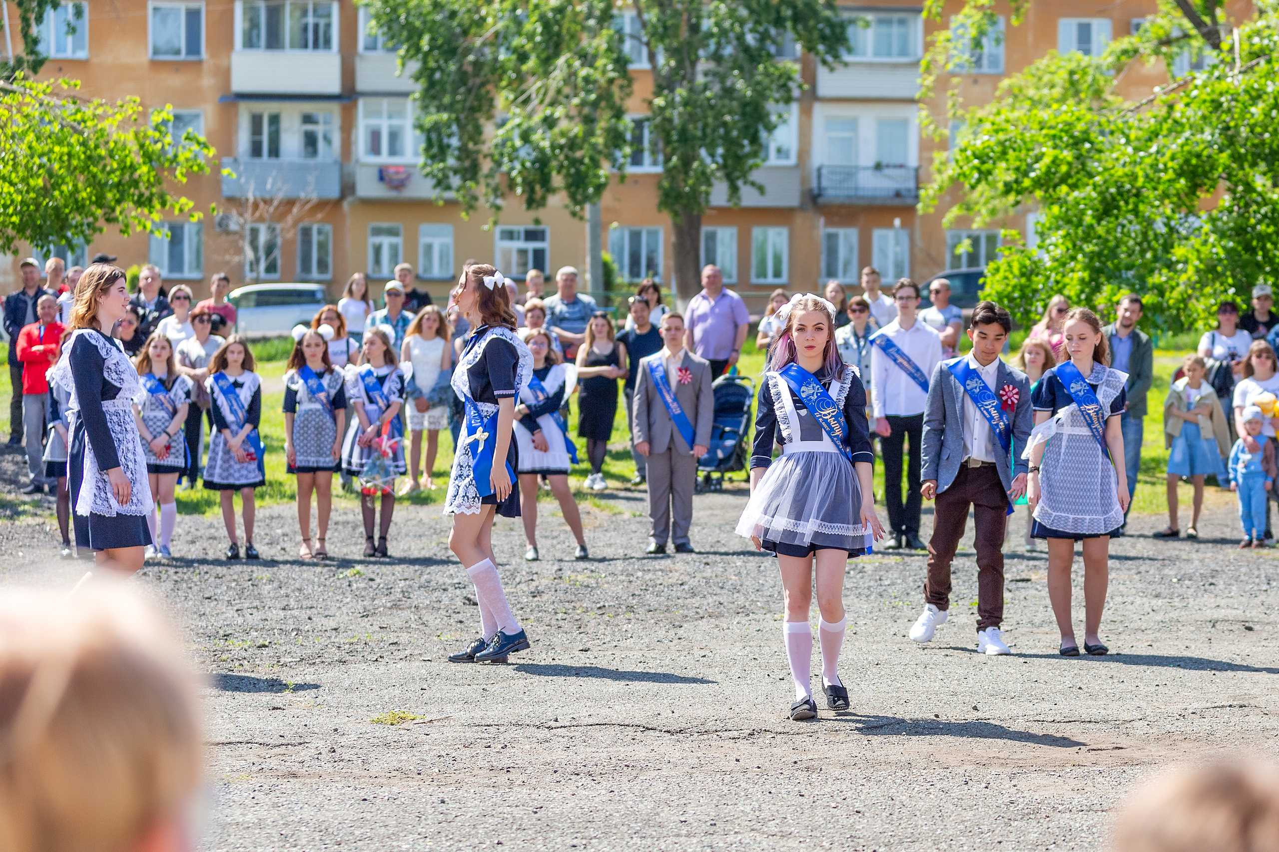 Последний звонок 33 школа. Стильный выпускной альбом Владивосток фотограф Вероника Мигачева