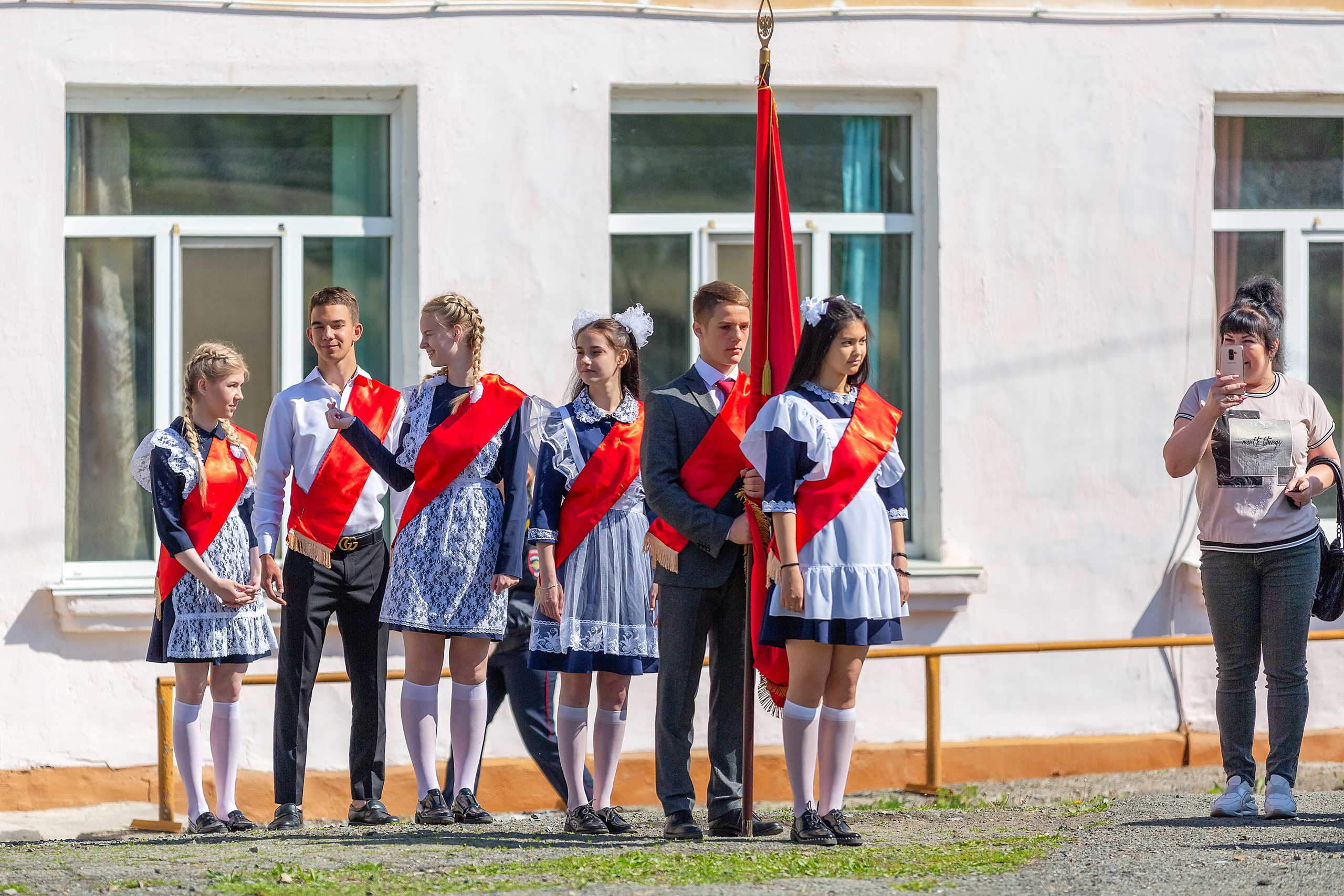 Последний звонок 33 школа. Стильный выпускной альбом Владивосток фотограф Вероника Мигачева