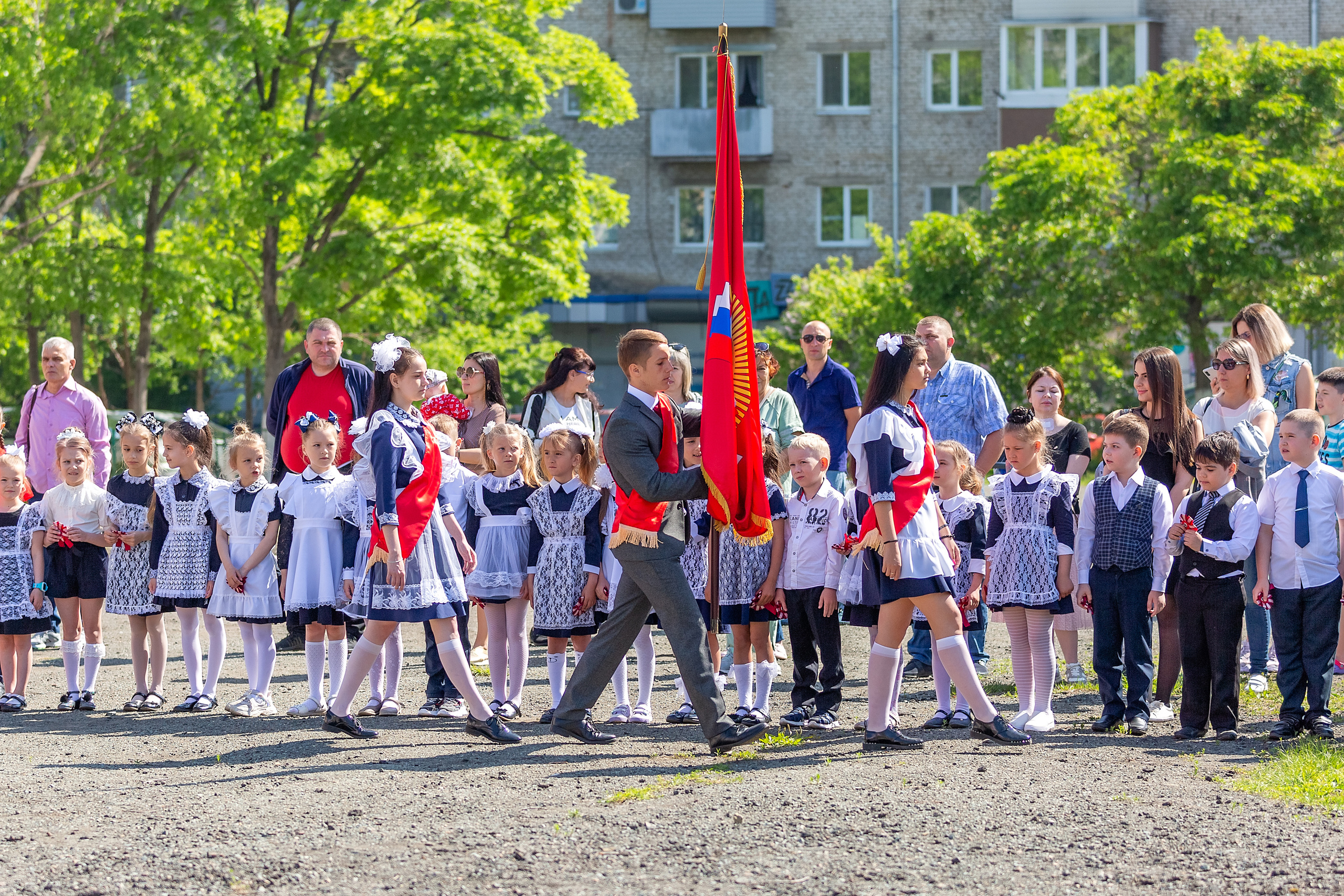 Последний звонок 33 школа. Стильный выпускной альбом Владивосток фотограф Вероника Мигачева
