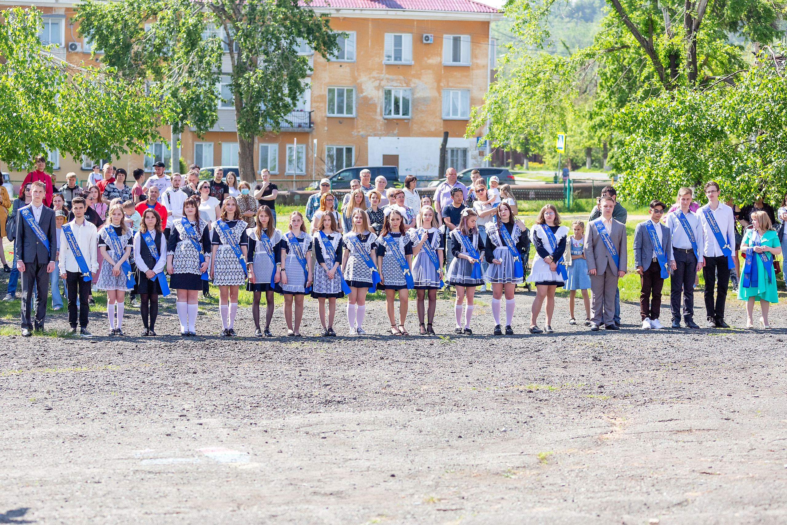 Последний звонок 33 школа. Стильный выпускной альбом Владивосток фотограф Вероника Мигачева
