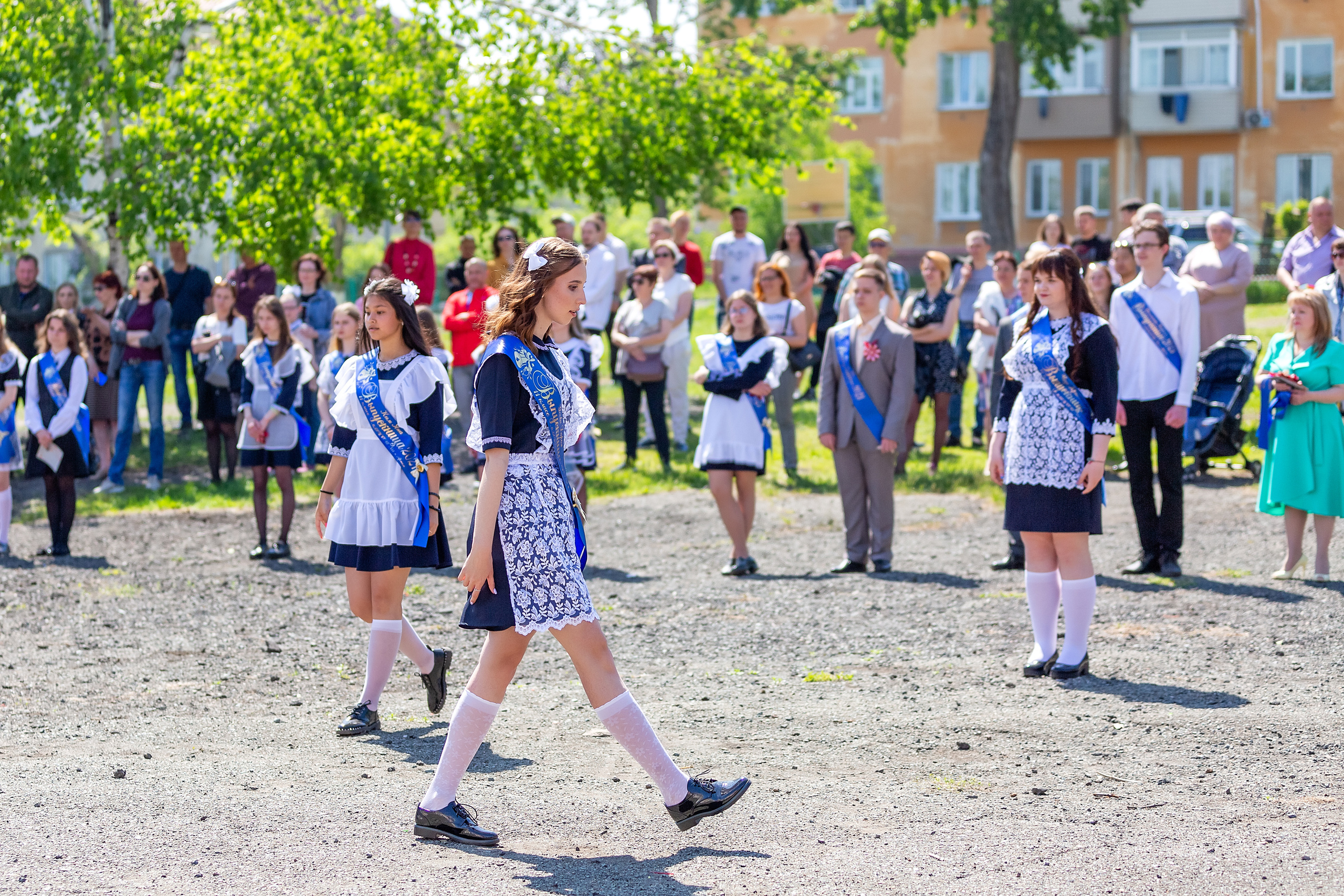 Последний звонок 33 школа. Стильный выпускной альбом Владивосток фотограф Вероника Мигачева