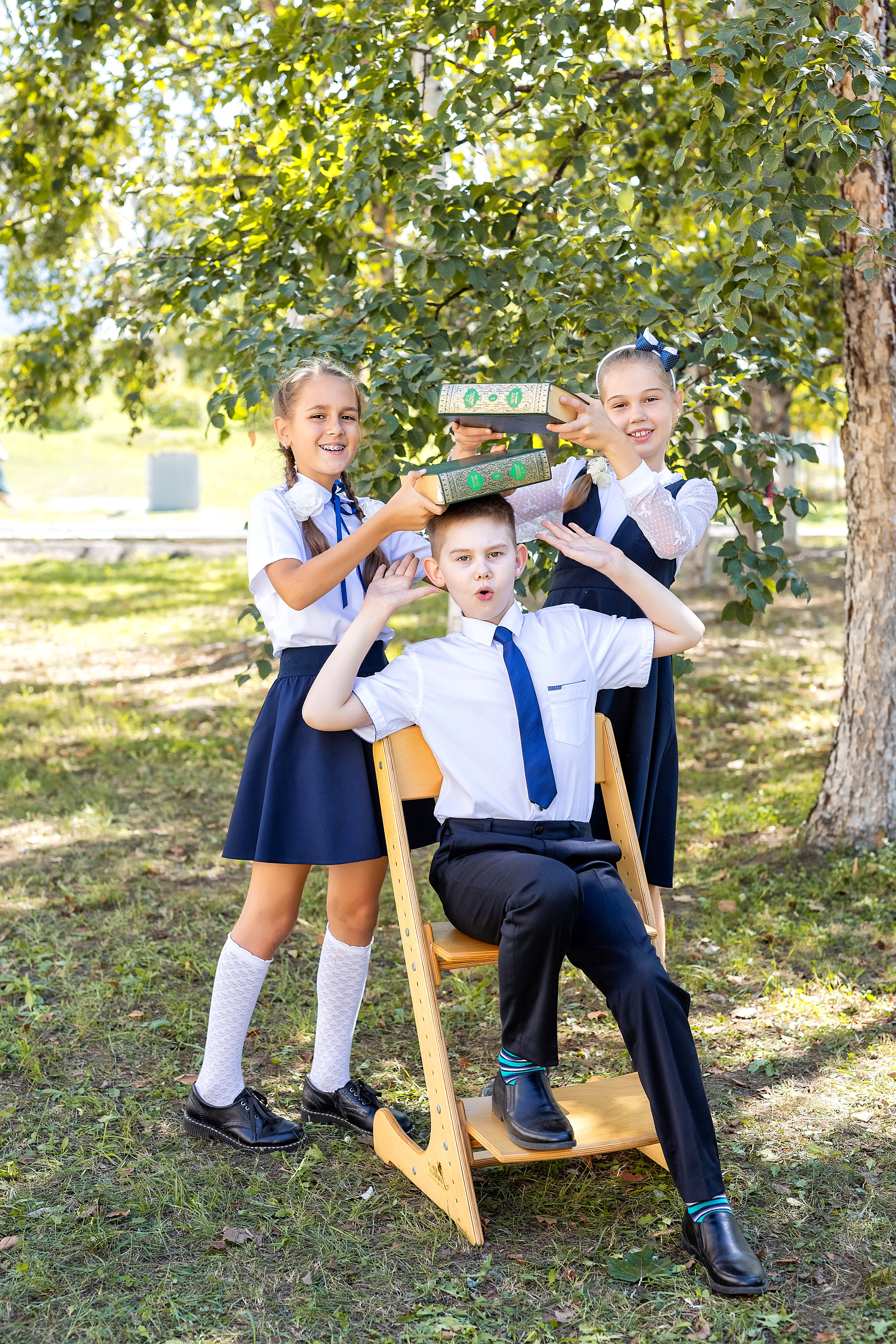 4-В, Гимназия. Фотозона «Здравствуй, Школа!». Стильный выпускной альбом Владивосток фотограф Вероника Мигачева
