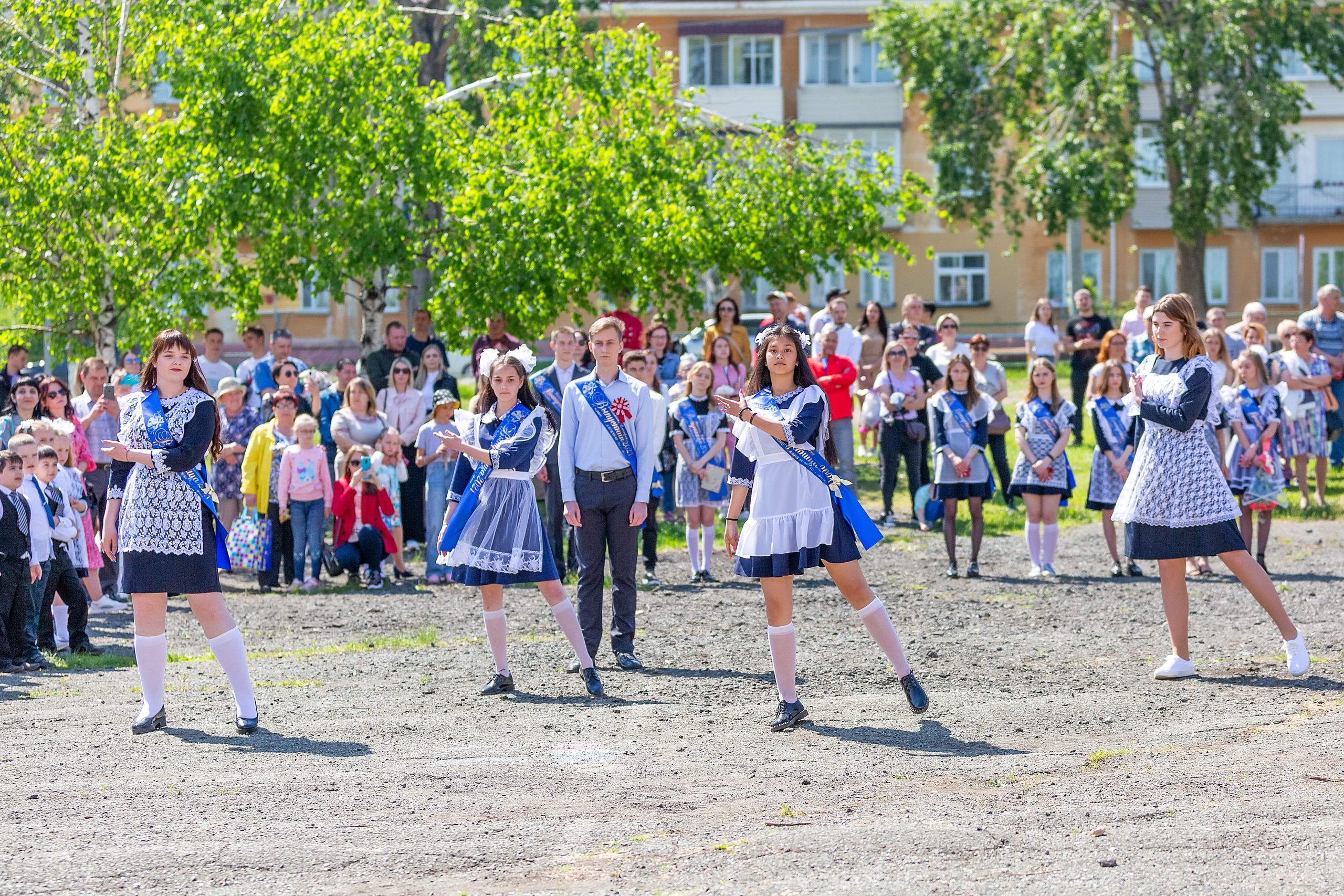 Последний звонок 33 школа. Стильный выпускной альбом Владивосток фотограф Вероника Мигачева
