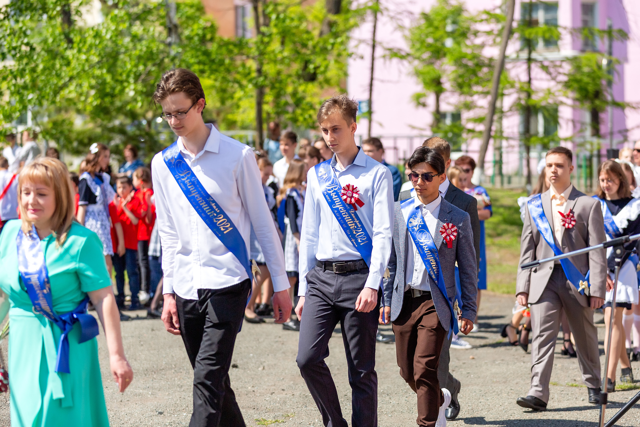 Последний звонок 33 школа. Стильный выпускной альбом Владивосток фотограф Вероника Мигачева