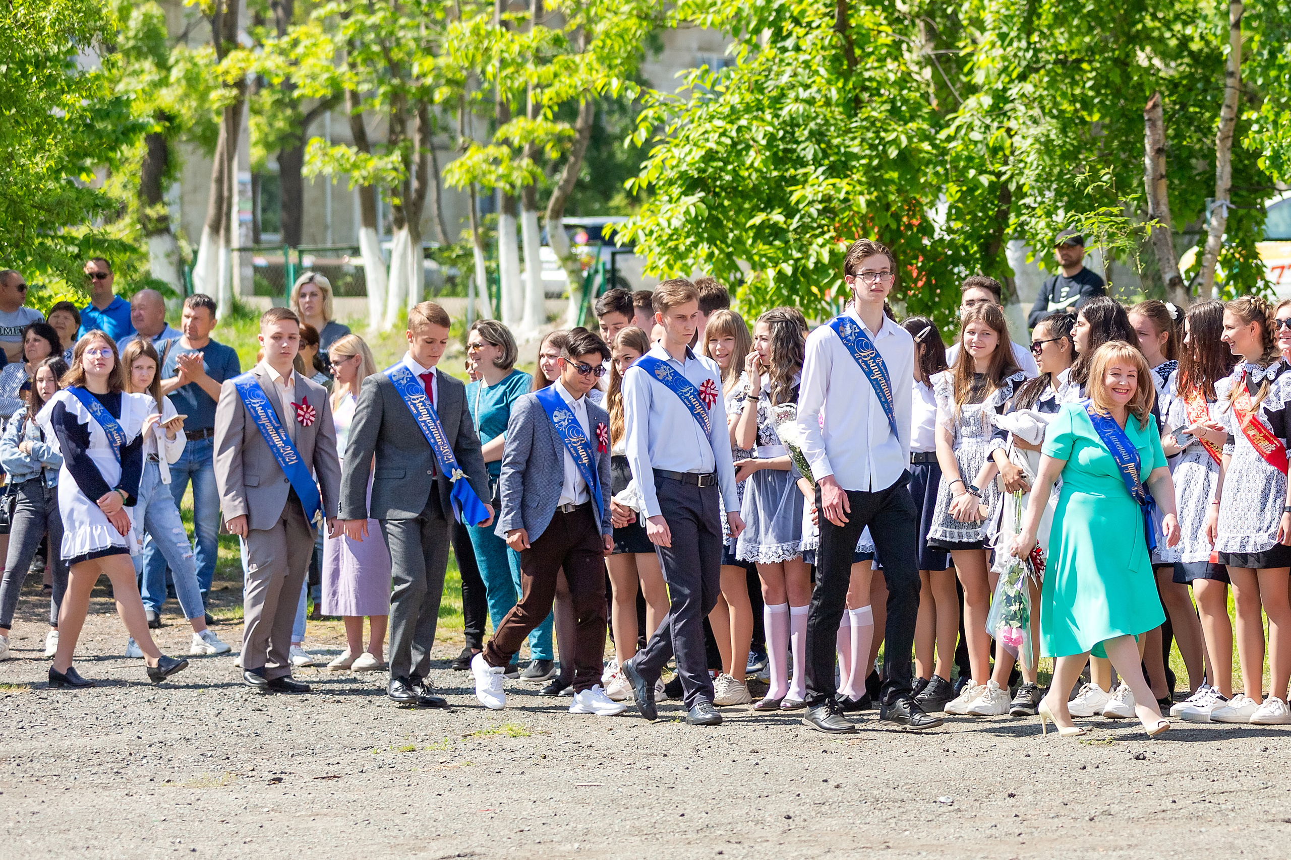 Последний звонок 33 школа. Стильный выпускной альбом Владивосток фотограф Вероника Мигачева