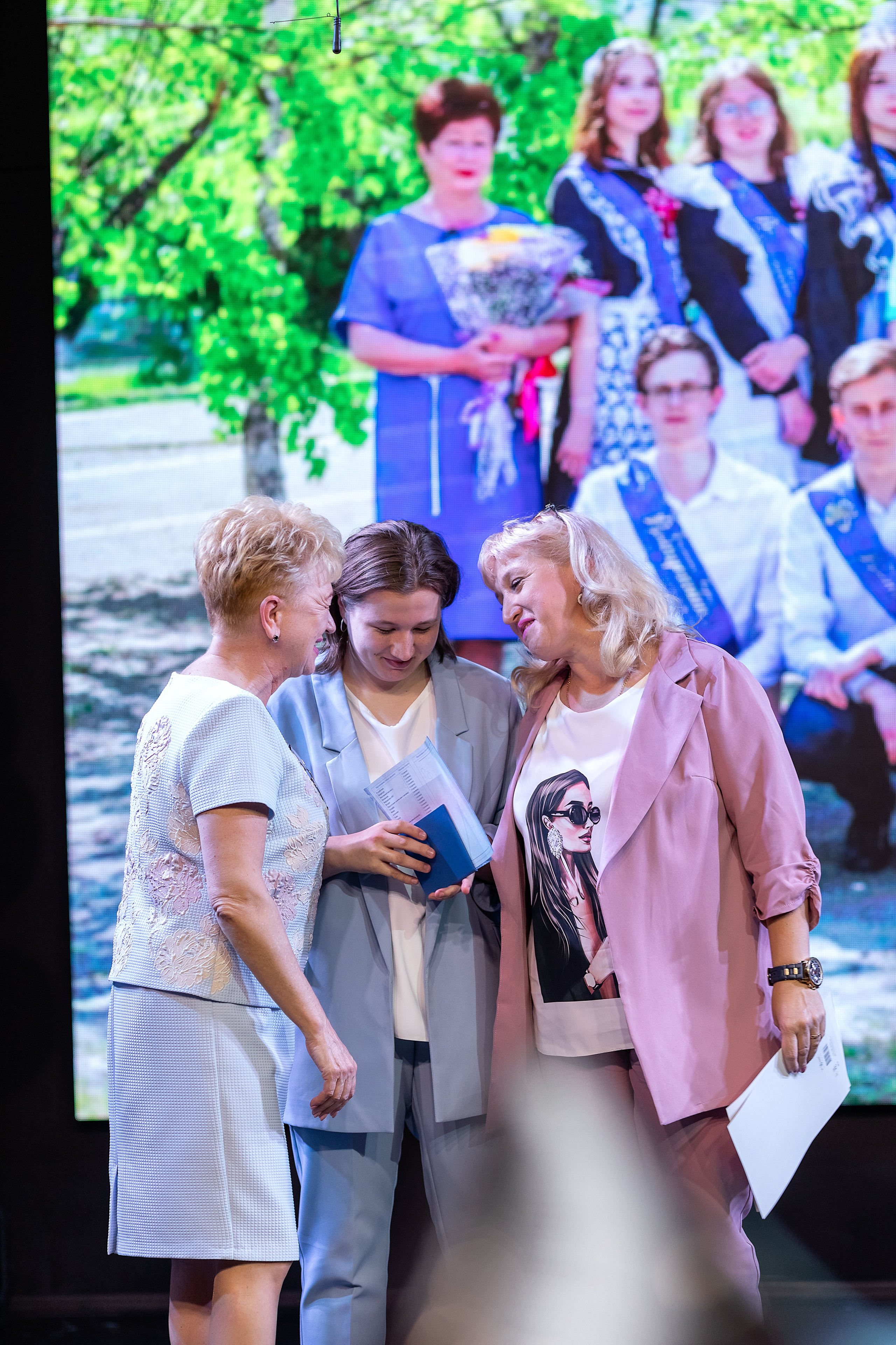 Выпускной 33 школа. Стильный выпускной альбом Владивосток фотограф Вероника Мигачева