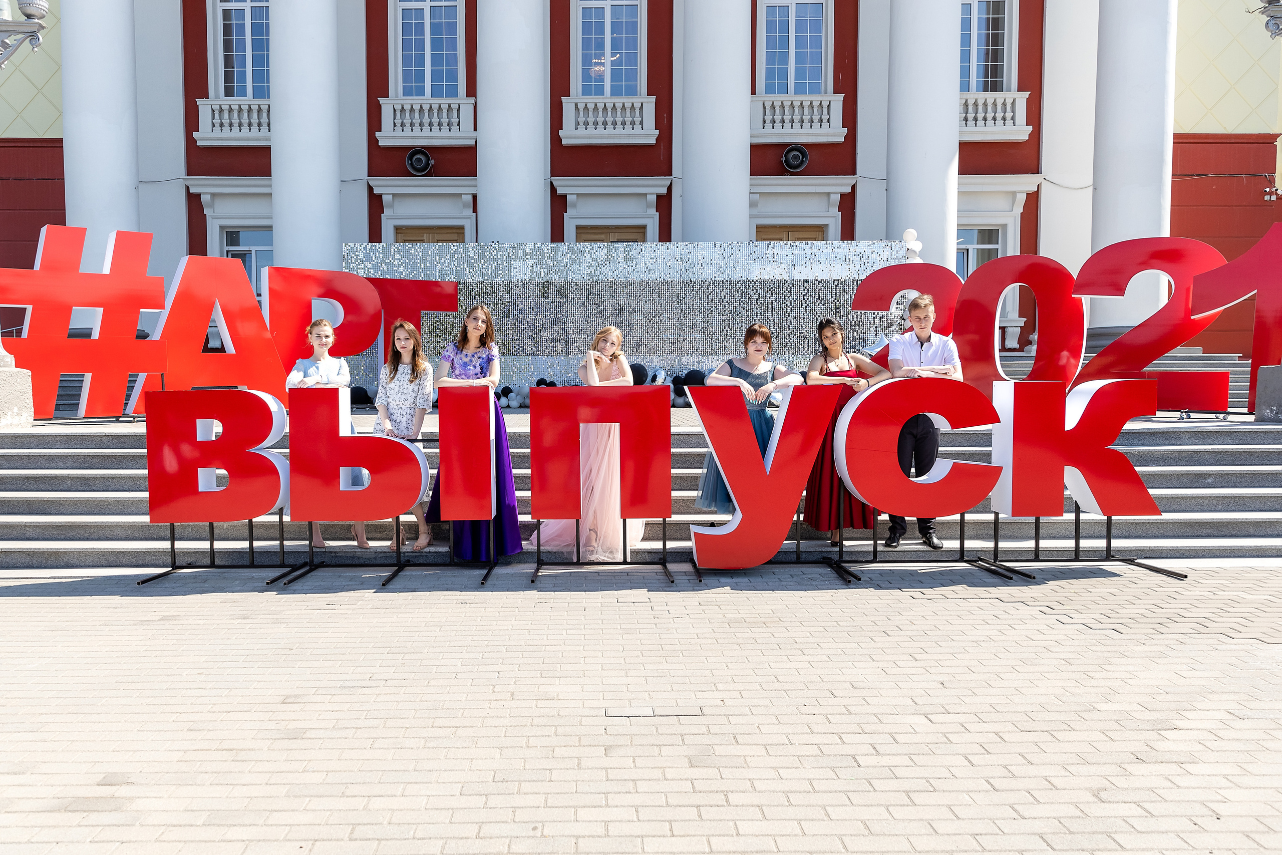 Выпускной 33 школа. Стильный выпускной альбом Владивосток фотограф Вероника Мигачева