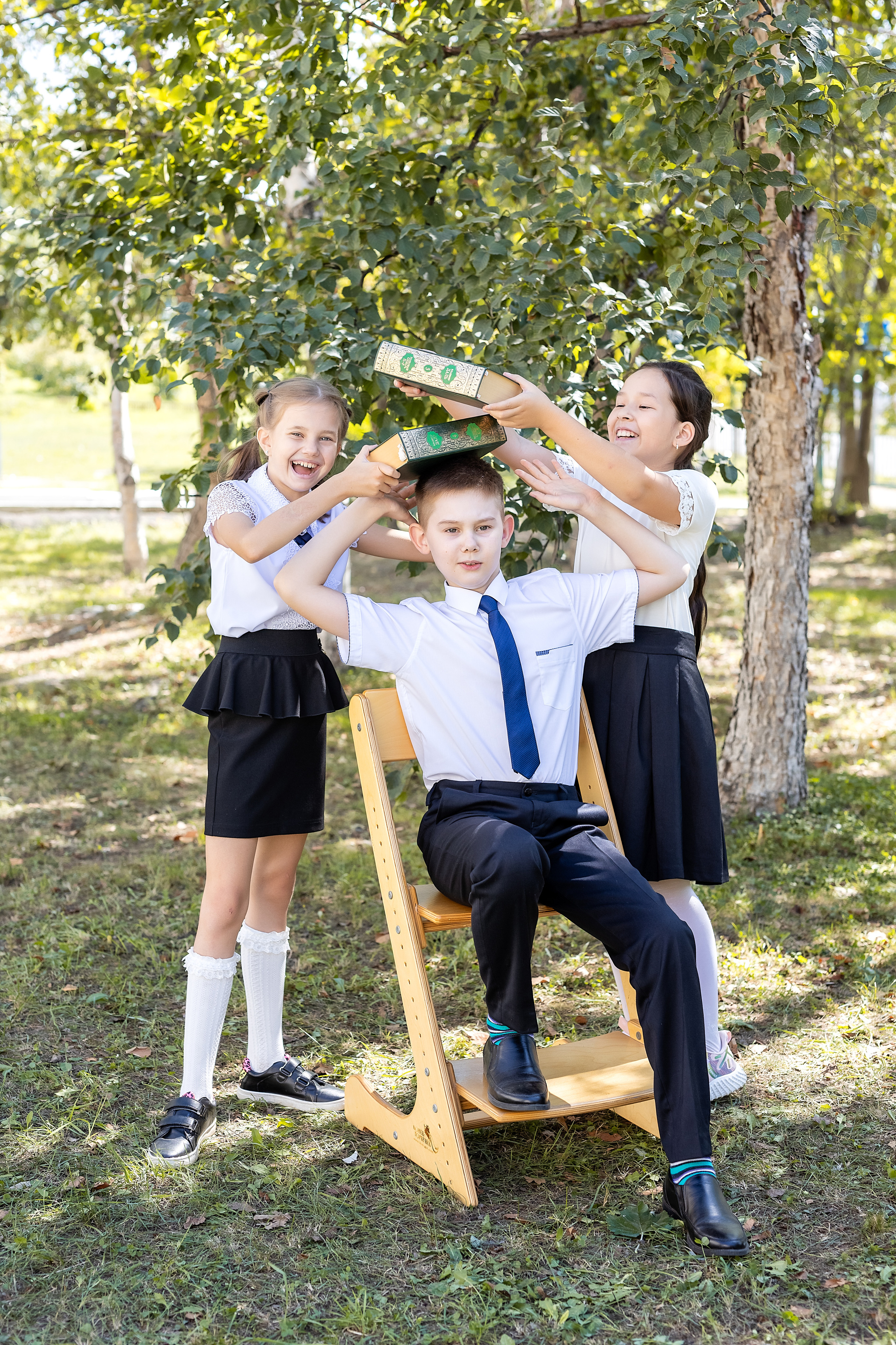 4-В, Гимназия. Фотозона «Здравствуй, Школа!». Стильный выпускной альбом Владивосток фотограф Вероника Мигачева