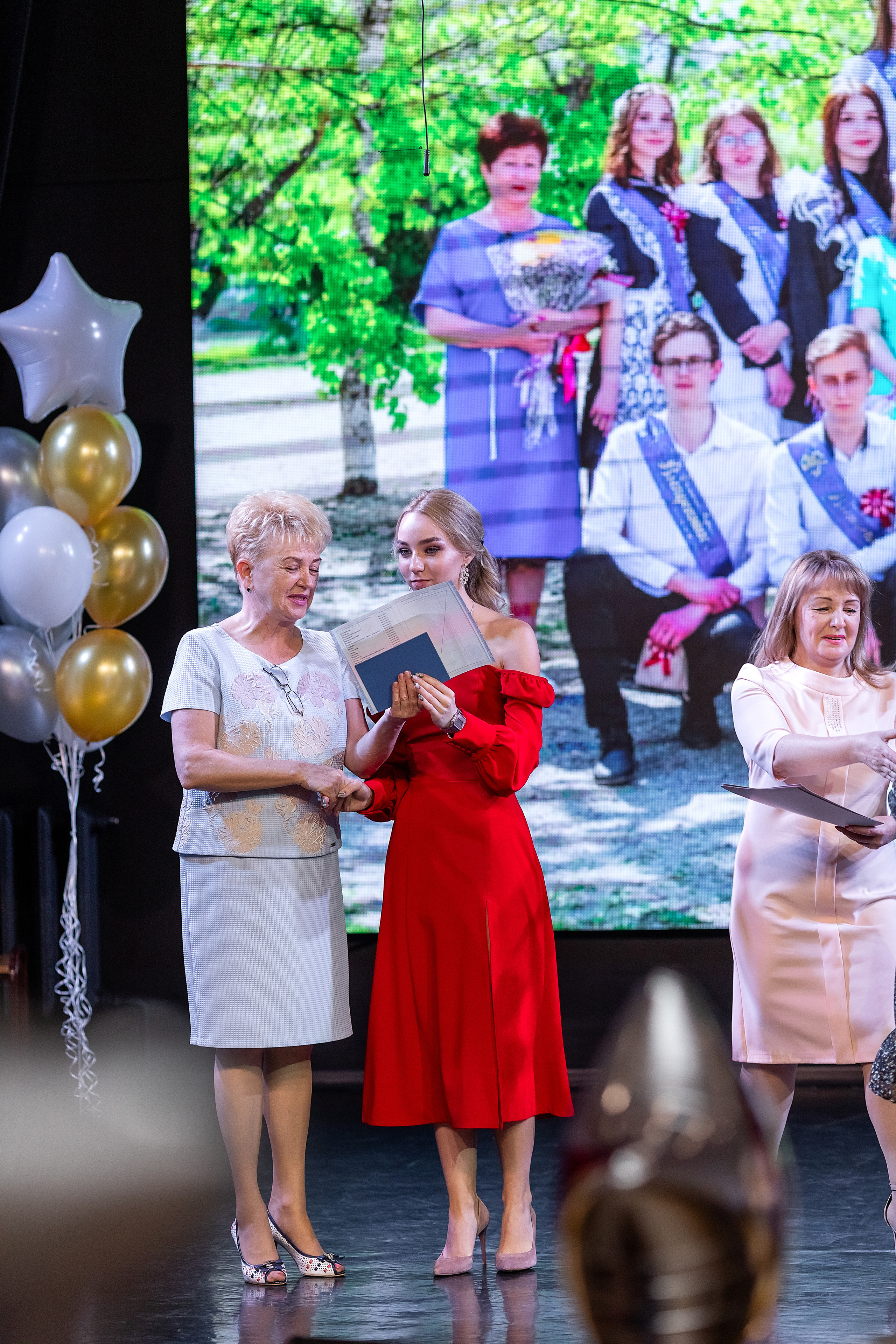 Выпускной 33 школа. Стильный выпускной альбом Владивосток фотограф Вероника Мигачева