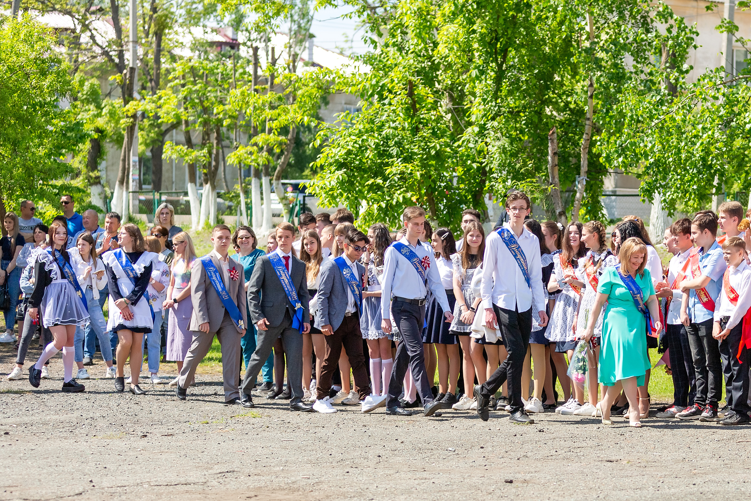Последний звонок 33 школа. Стильный выпускной альбом Владивосток фотограф Вероника Мигачева