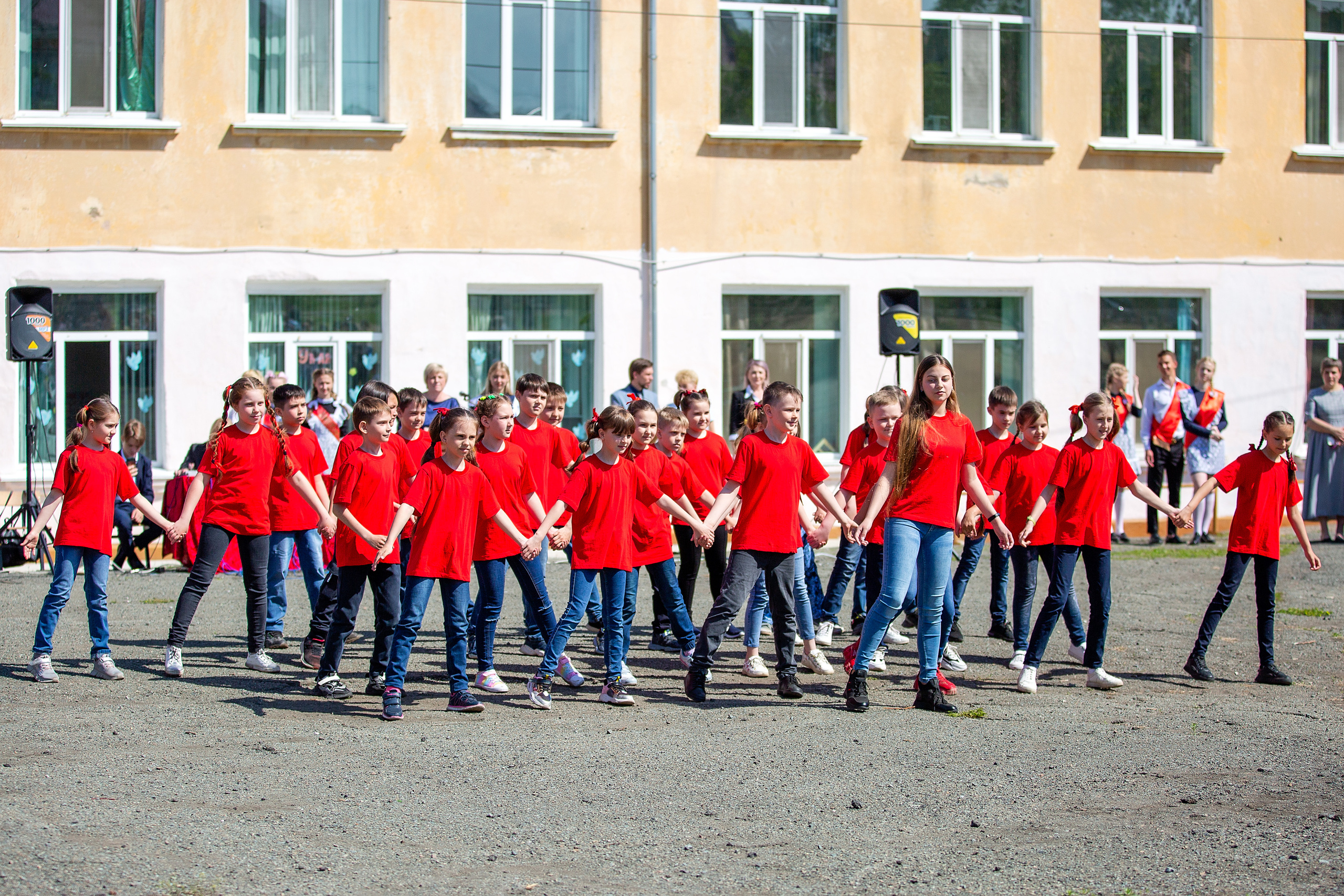 Последний звонок 33 школа. Стильный выпускной альбом Владивосток фотограф Вероника Мигачева