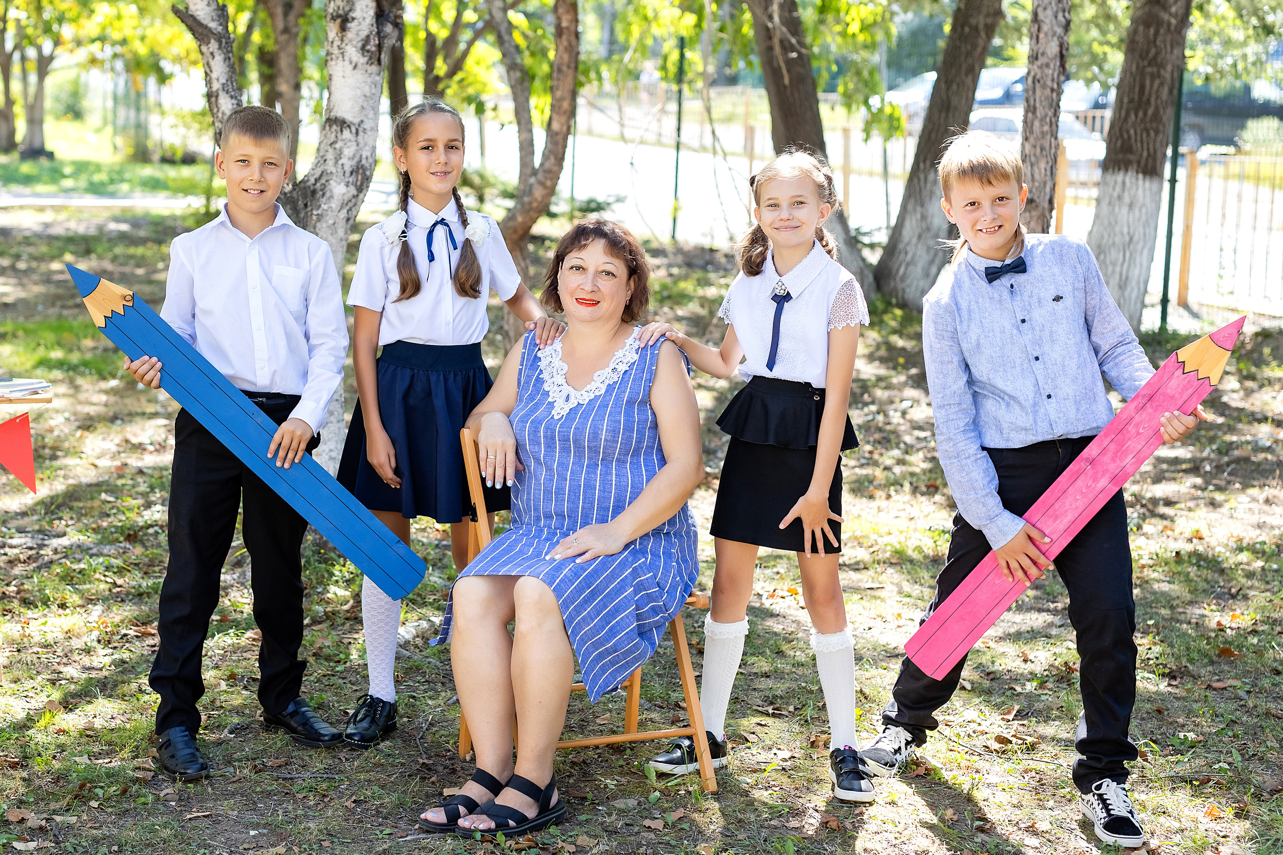 4-В, Гимназия. Фотозона «Здравствуй, Школа!». Стильный выпускной альбом Владивосток фотограф Вероника Мигачева