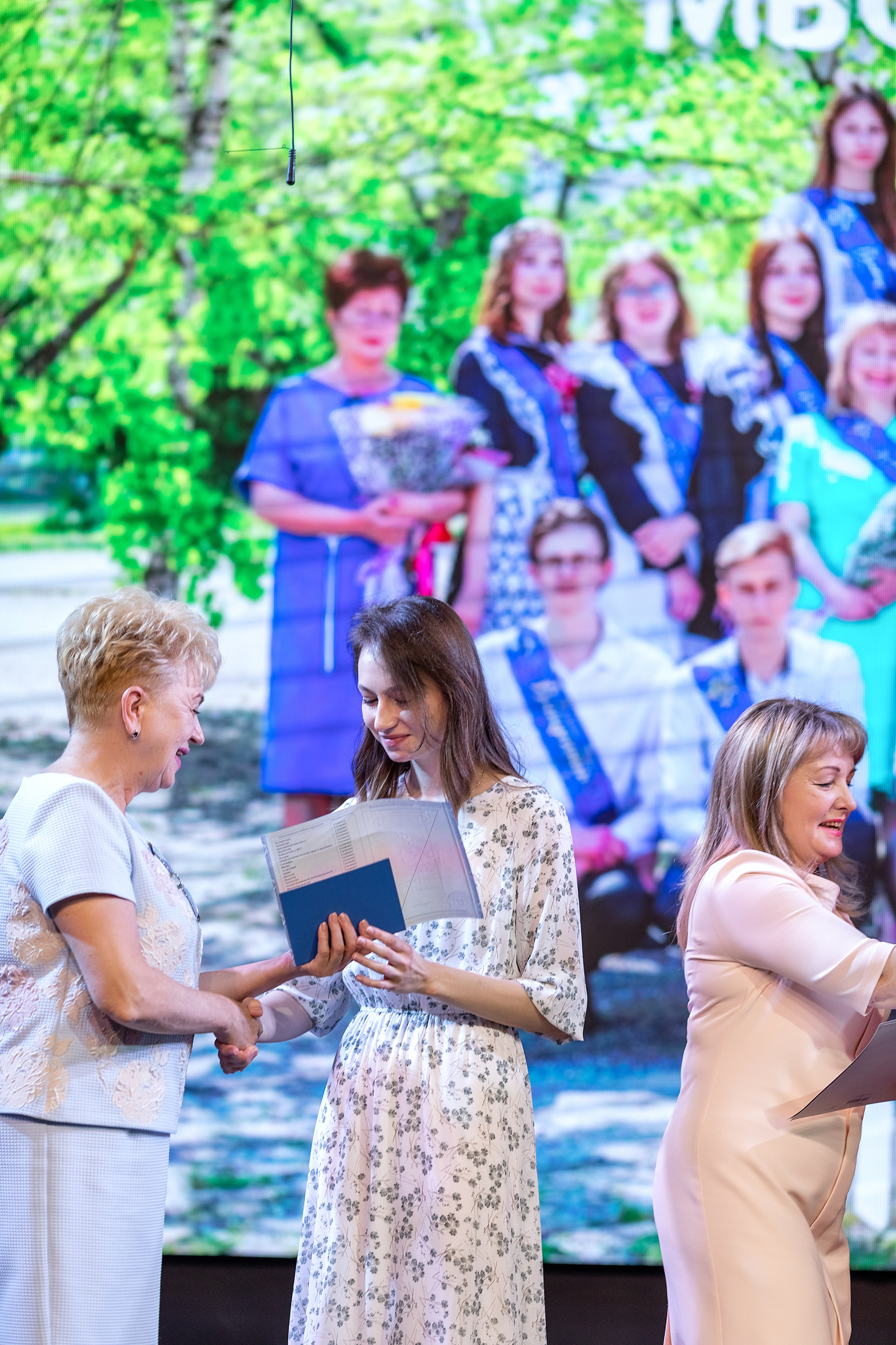 Выпускной 33 школа. Стильный выпускной альбом Владивосток фотограф Вероника Мигачева