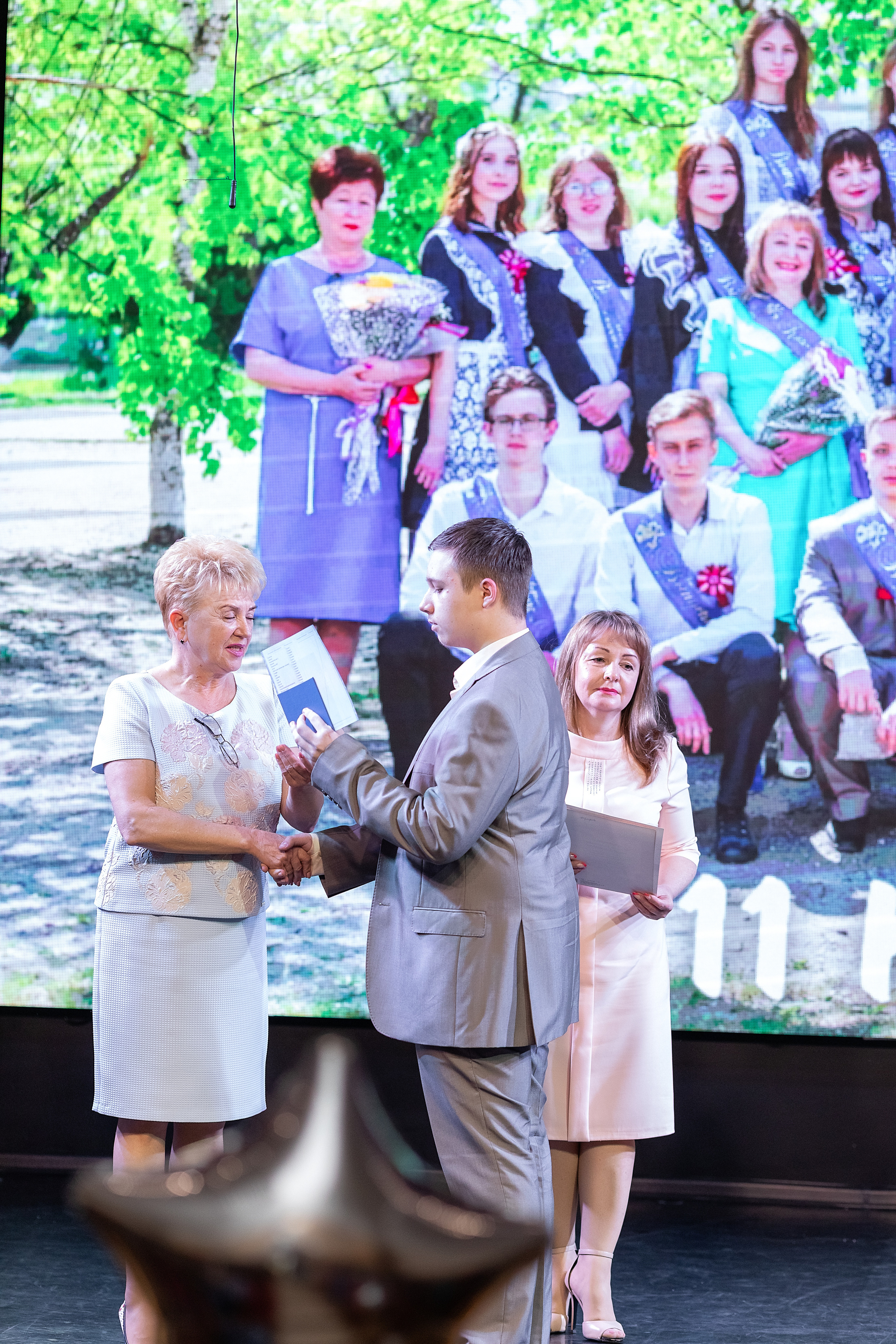 Выпускной 33 школа. Стильный выпускной альбом Владивосток фотограф Вероника Мигачева