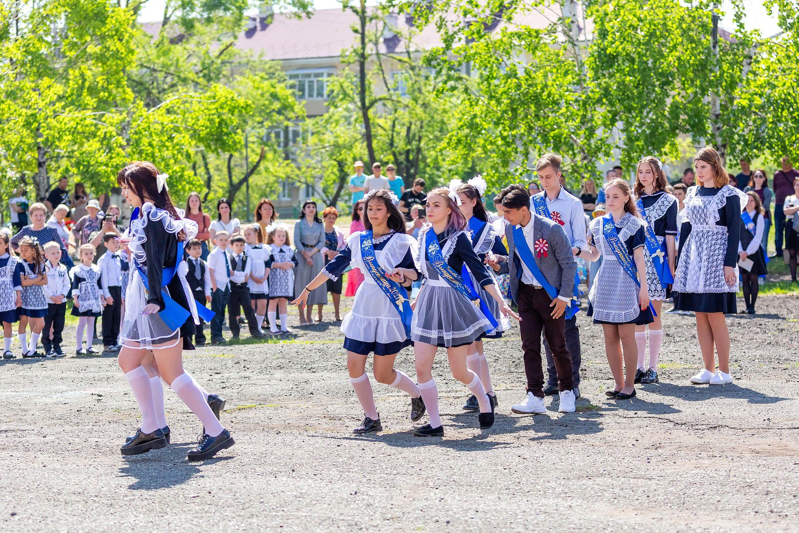 Последний звонок 33 школа. Стильный выпускной альбом Владивосток фотограф Вероника Мигачева
